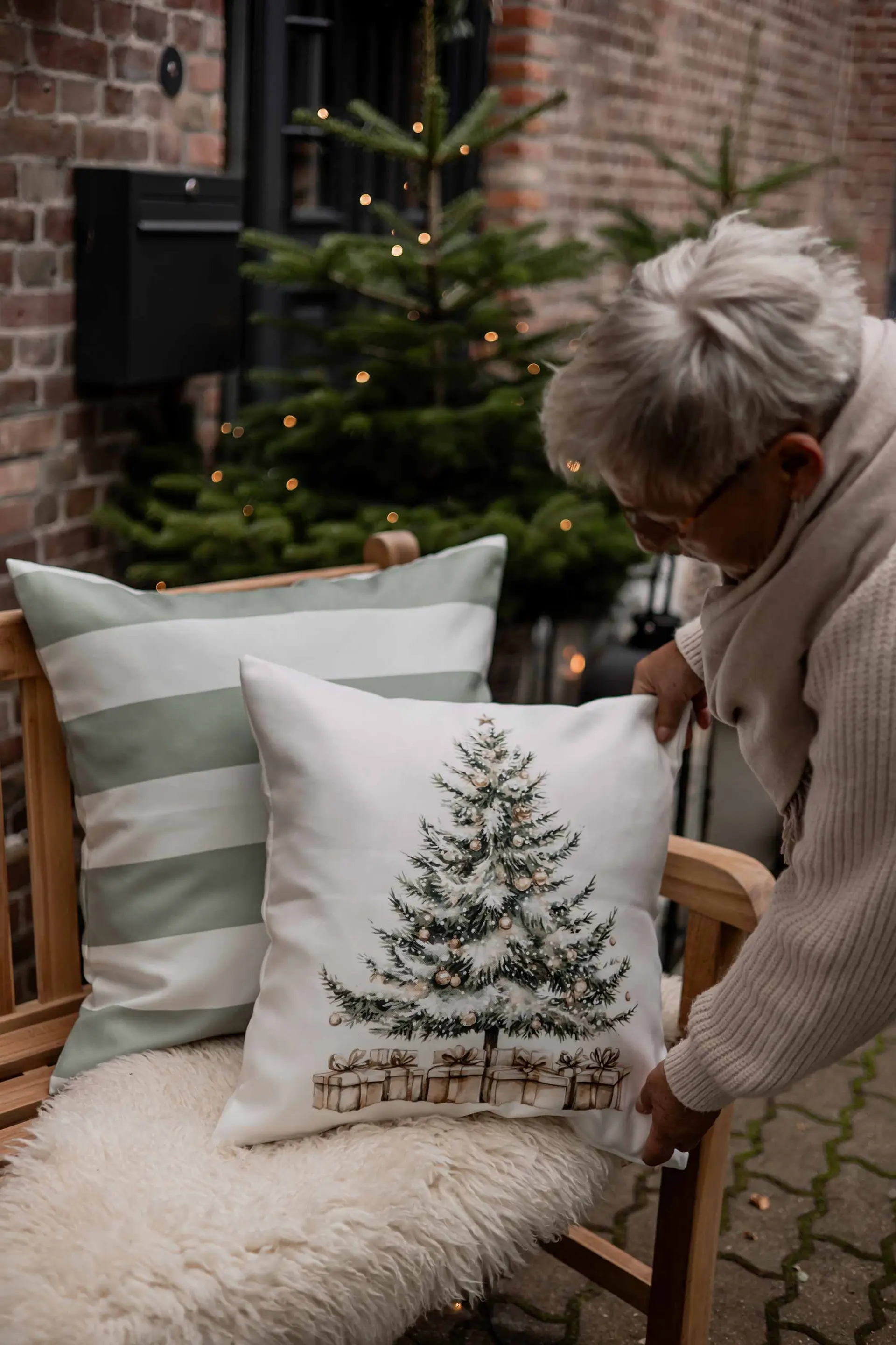 Kissen Cozy XMas Tannenbaum Geschenke von Monika Strigel