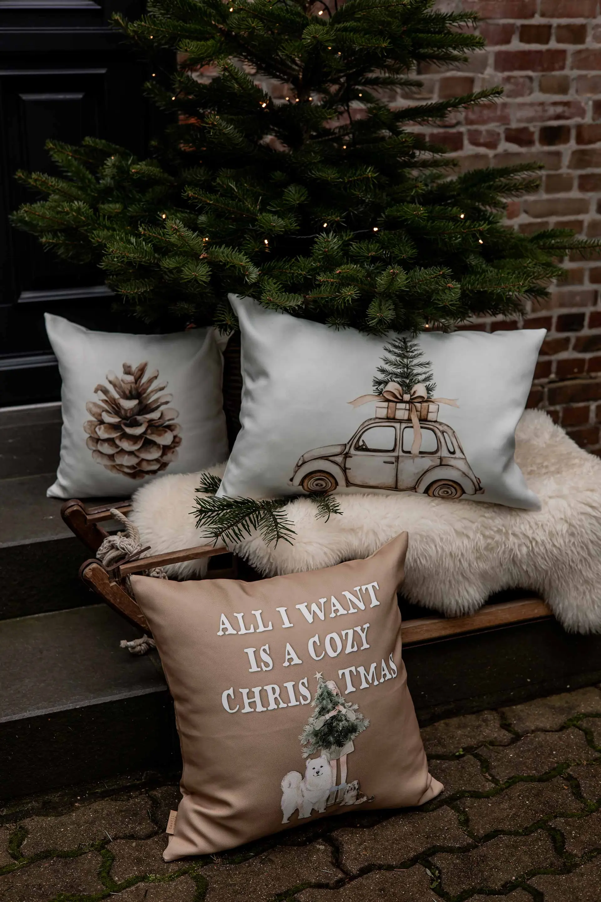 Kissen Cozy XMas Tannenzapfen von Monika Strigel