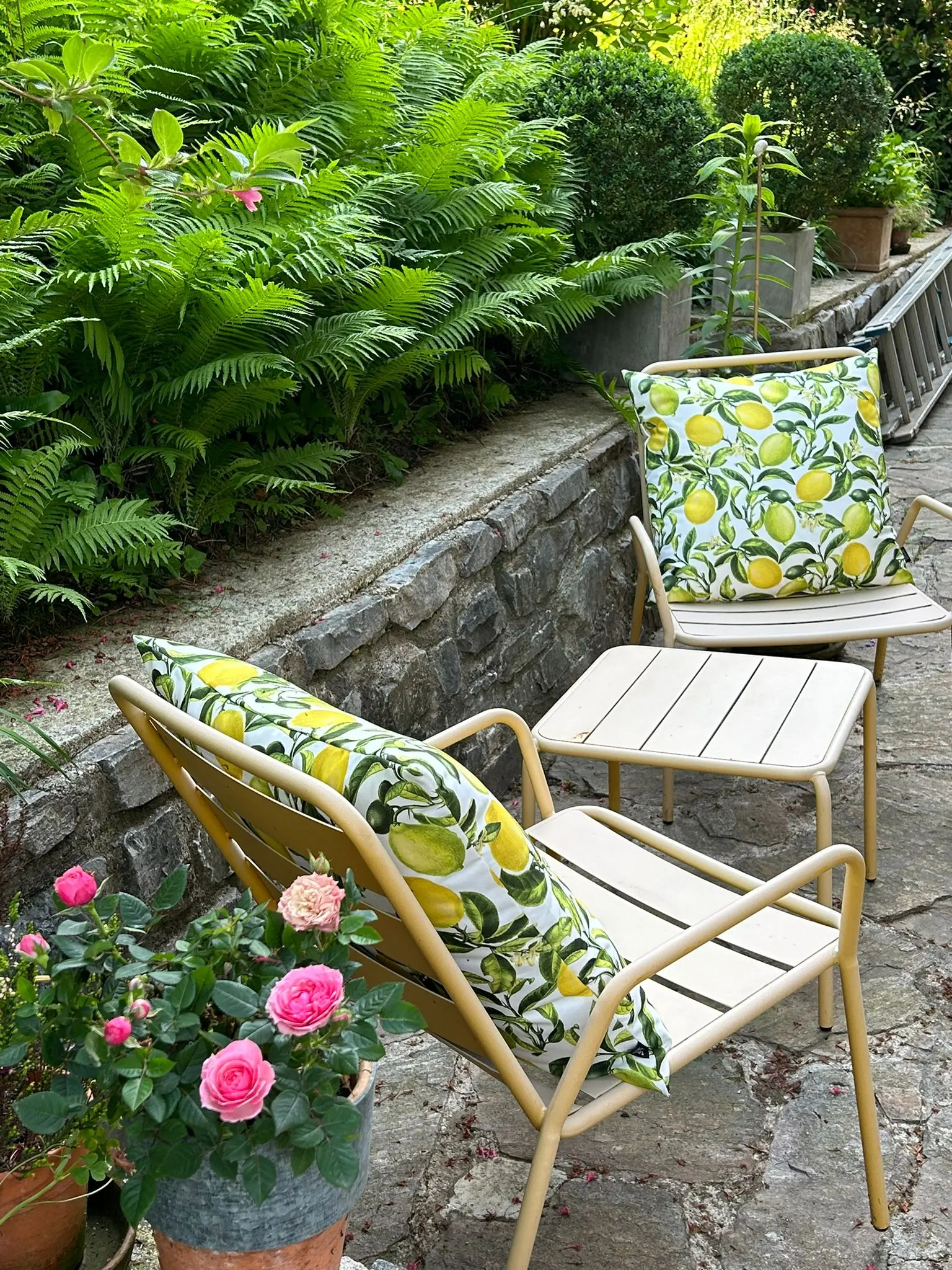 Bunte Deko für die Sommerterrasse