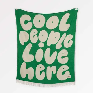 Kuscheldecke Cool People Live Here