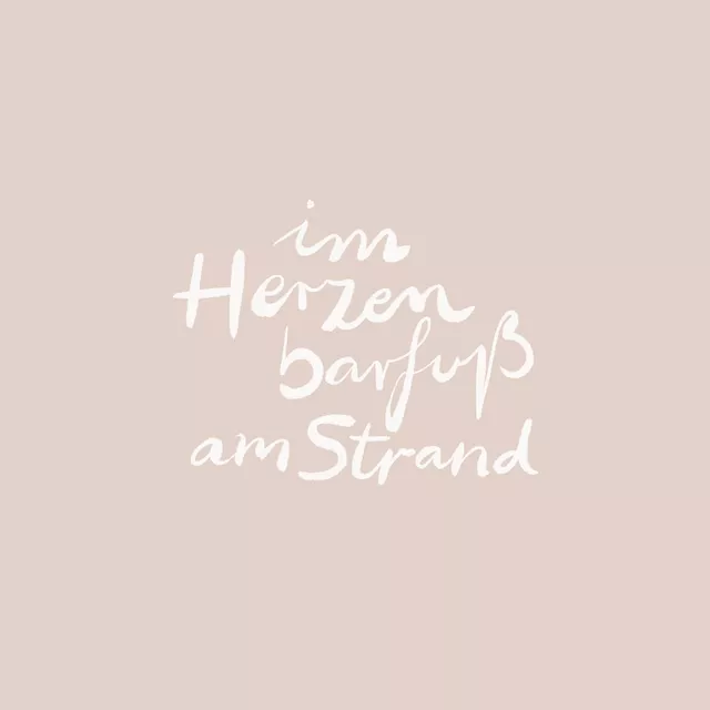 Kissen Im Herzen barfuß am Strand