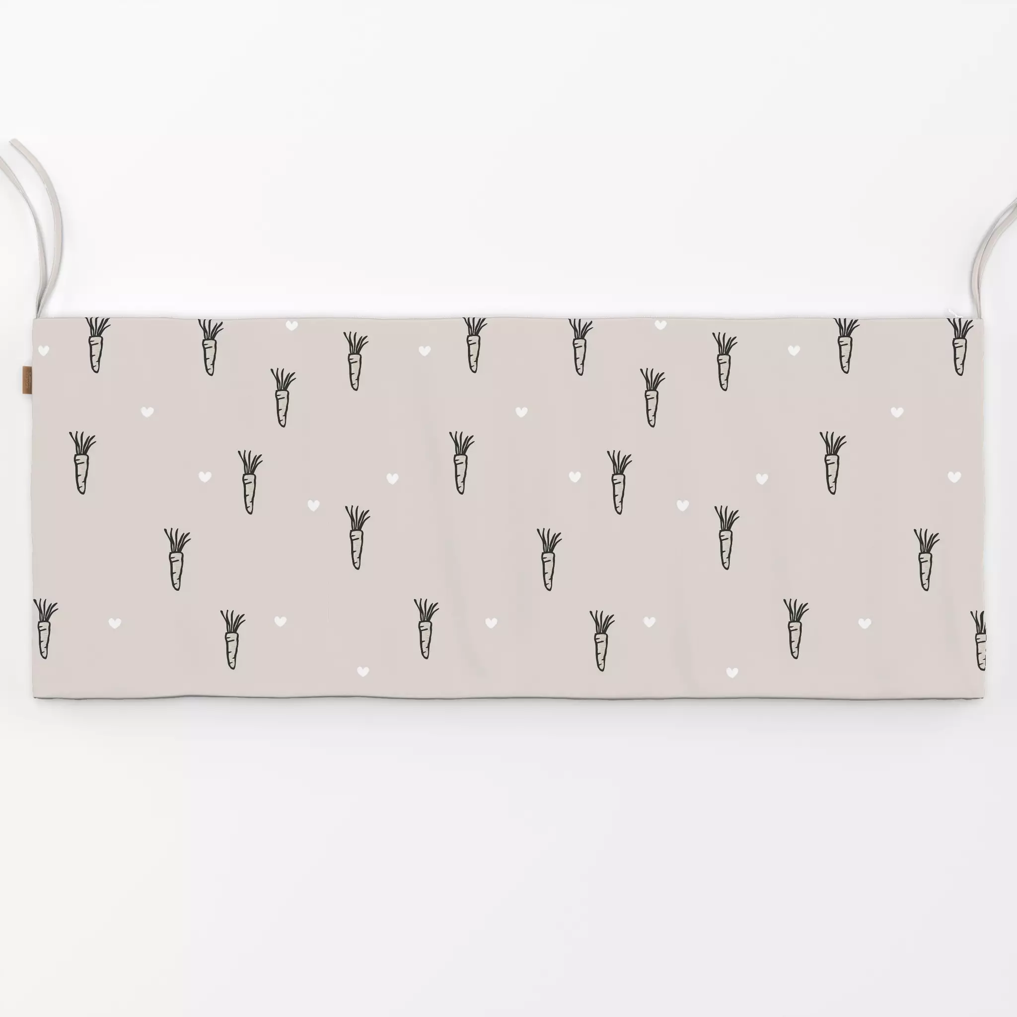 Bankauflage Möhre mit Herz Beige - Frühling - von „Alisa Knöß"; Hase, Herzen, modern, Ostern, Osterdekoration, karotte, Oste...