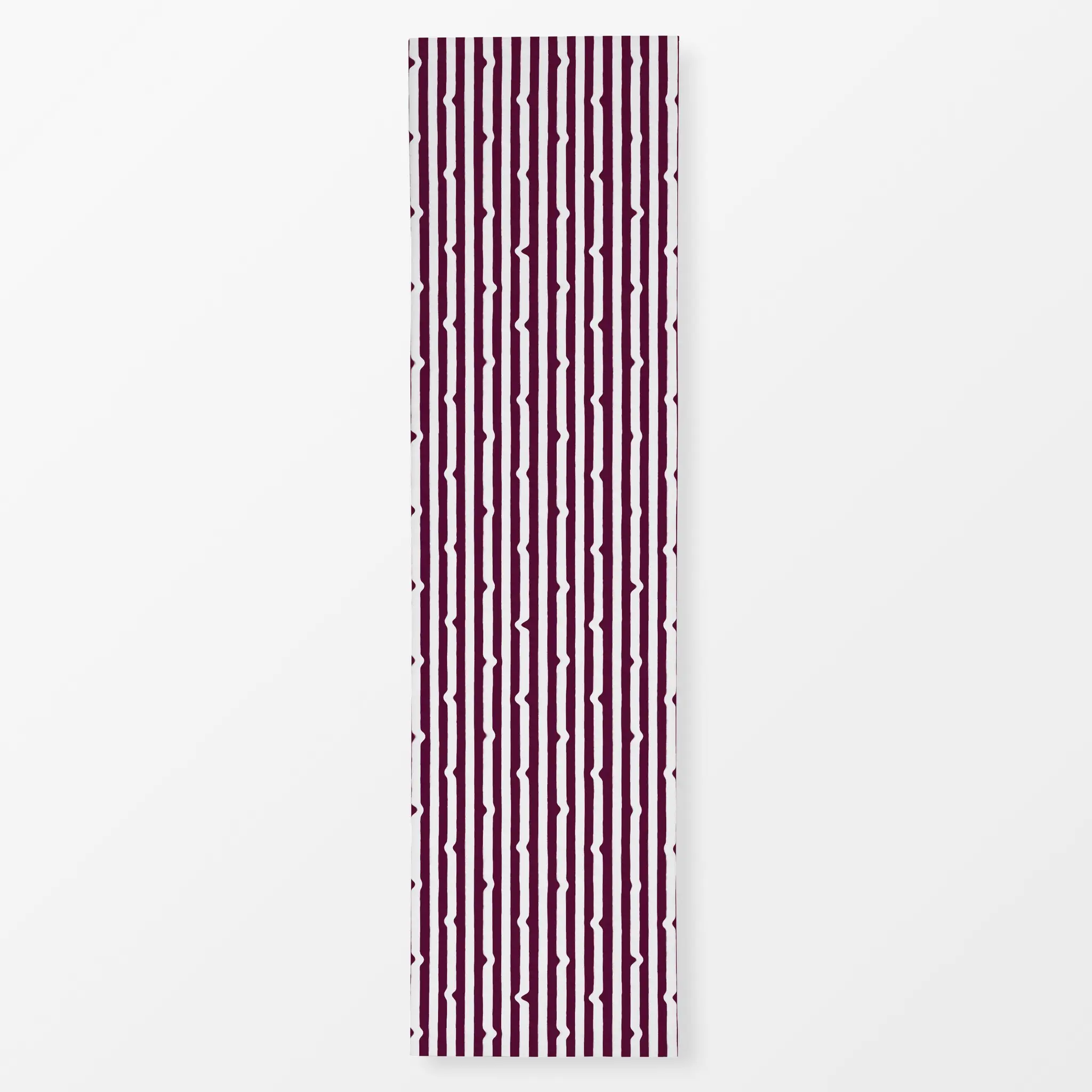 Tischläufer Streifen mit Wellen Burgundy - Symbole & Muster - von „Sophie Augustin Illustration"; Muster, Streifen, Sommer, ...