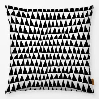Kissen Odd Triangles schwarzweiß