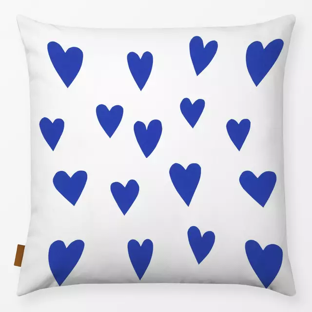 Kissen dunkelblaue Herzen von Iris Knabenschuh