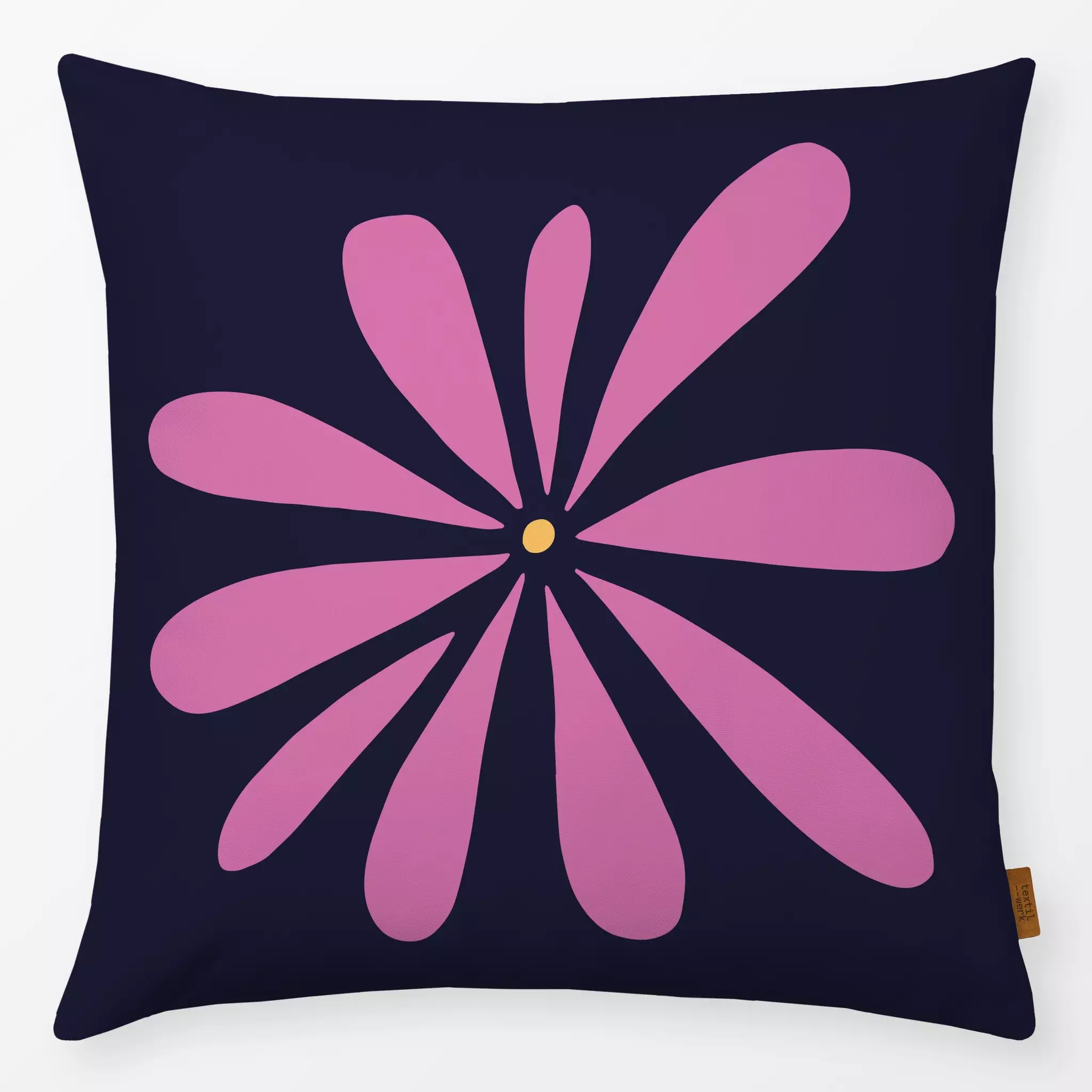 Kissen Margerite - Blumen & Florales, Herbst - von „Julia Schumacher"; aubergine, Blätter, Blüten, floral, dunkelblau, julia...