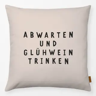 Kissen Glühwein trinken beige