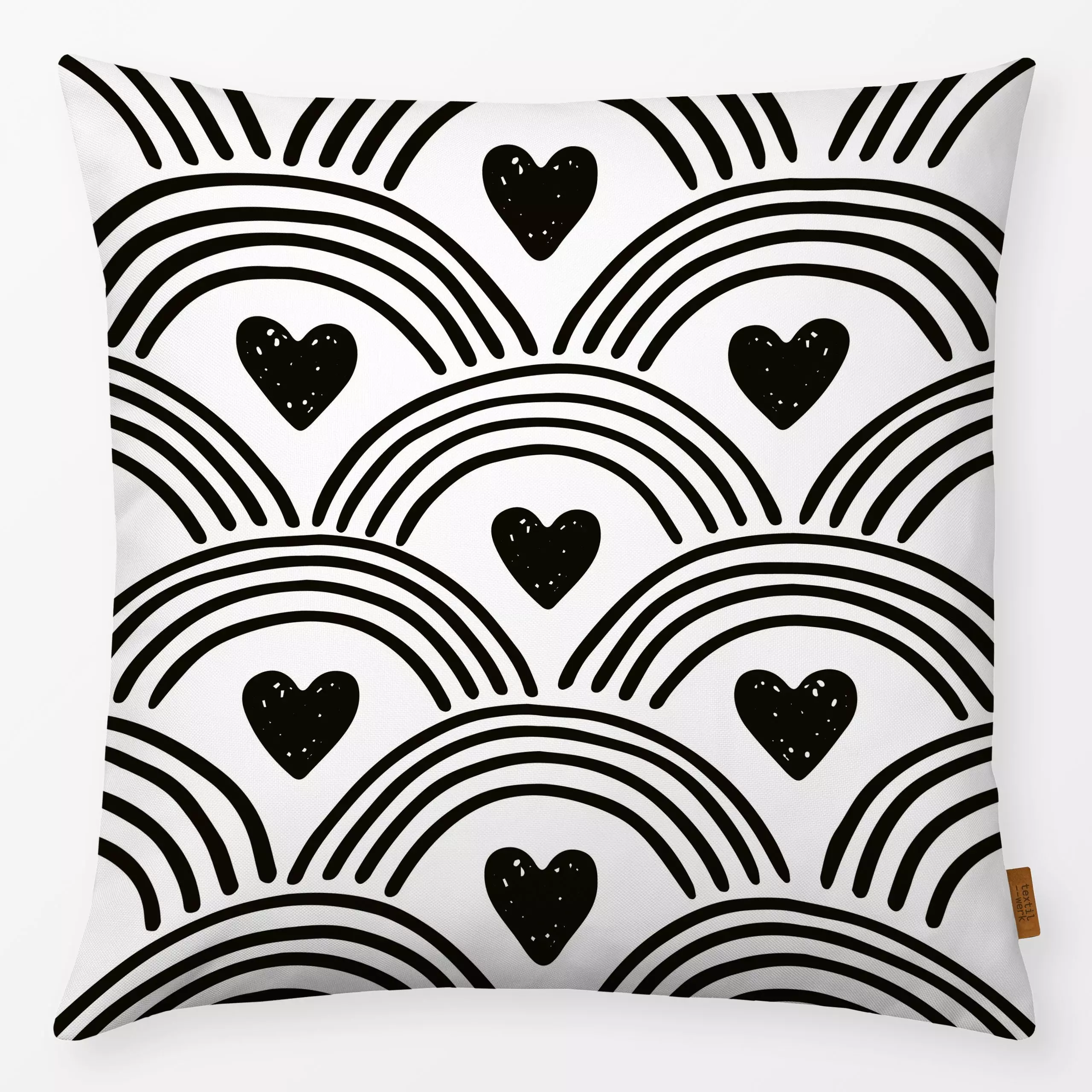 Kissen Scallop schwarzweiß - Liebe, Romantik & Pride - von „Kathrin Woo"; Kinder, Geometrisch, Herzen, modern, blackandwhite...