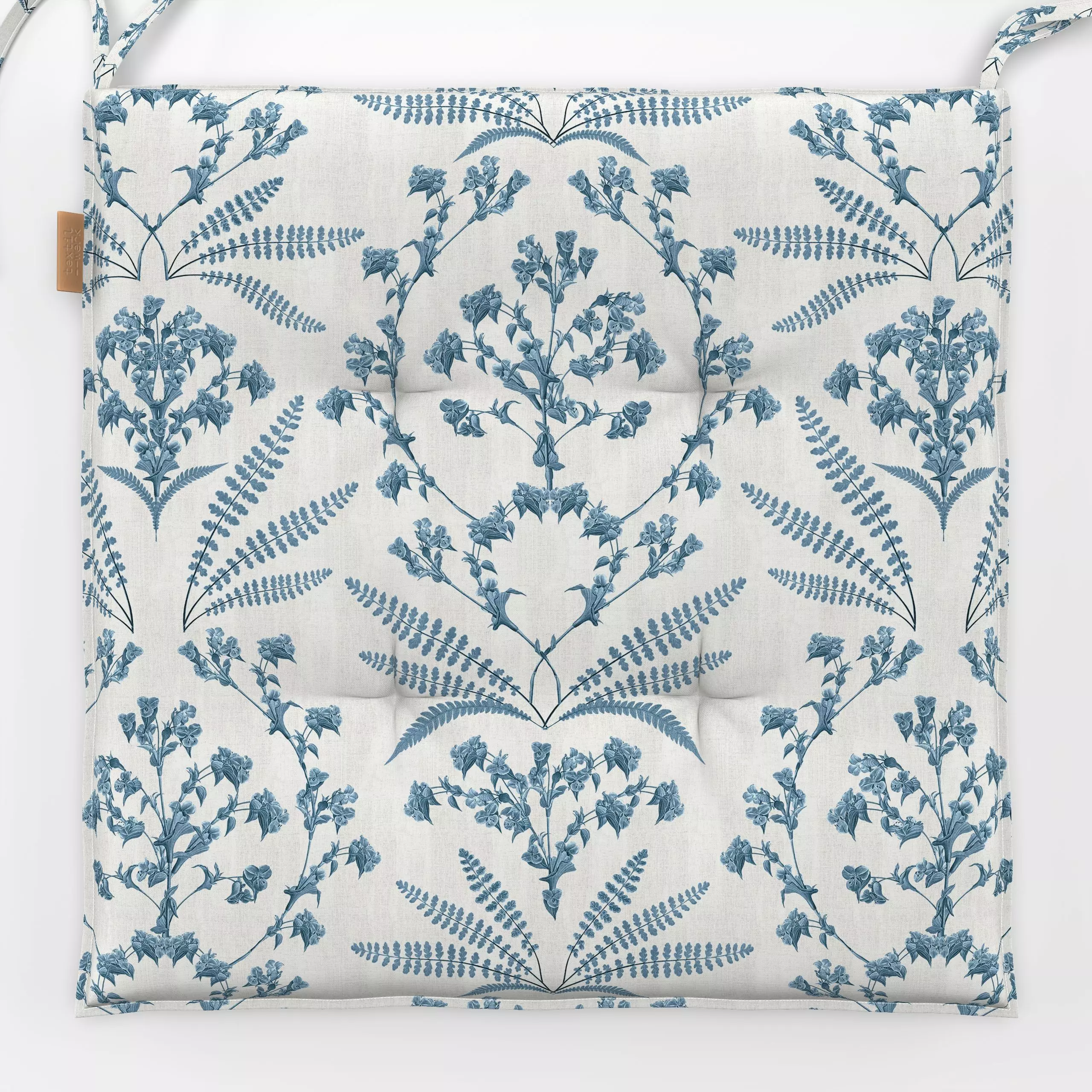 Sitzkissen Cottage Blue Blumenkranz - Blumen & Florales, Pflanzen & Botanik, Retro & Vintage - von „Bloomery Decor"; Muster,...