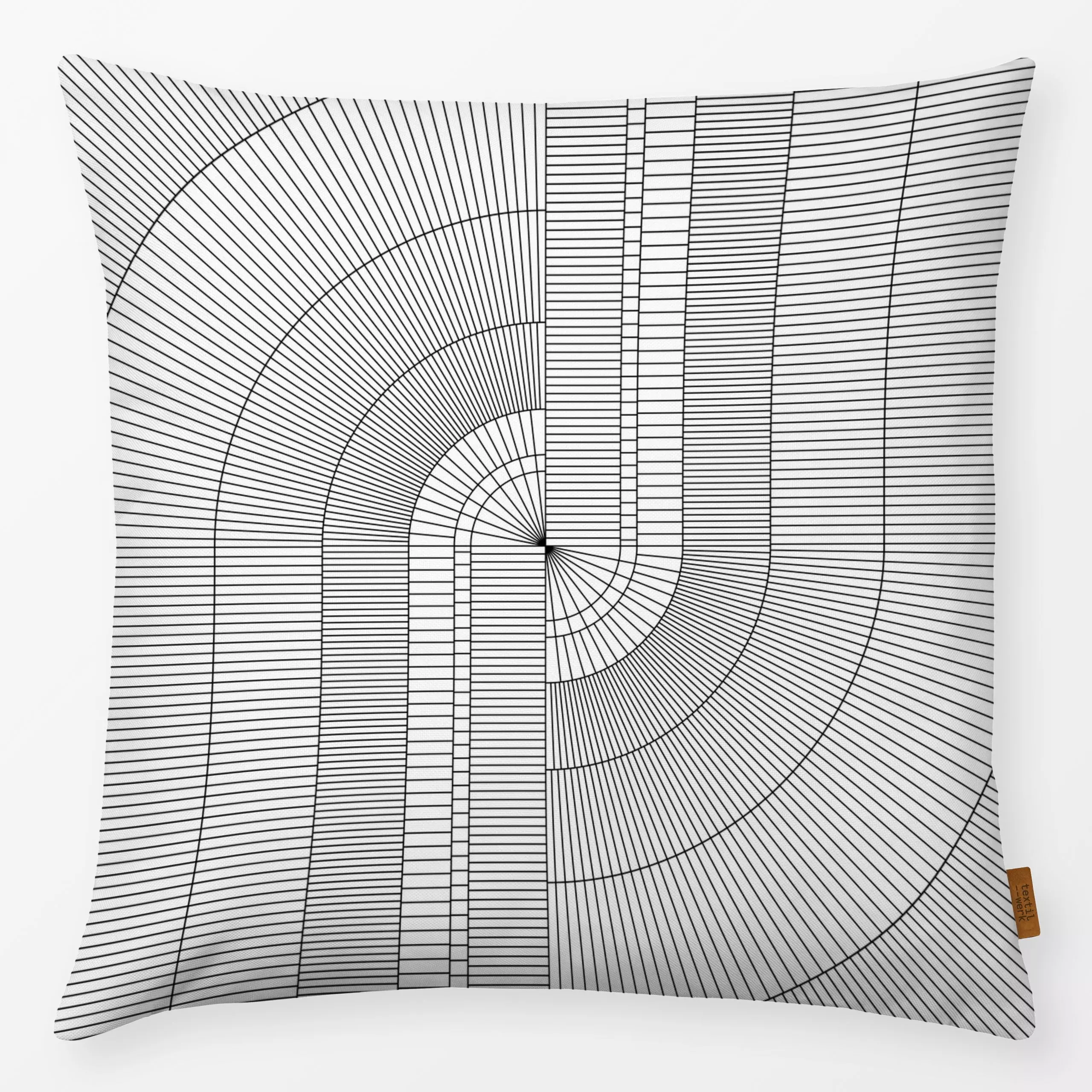 Kissen Behind the lines-White - Symbole & Muster - von „BOUDOIR BOBO“; schwarz, minimal, Linien, Streifen, graphisch, Geomet...