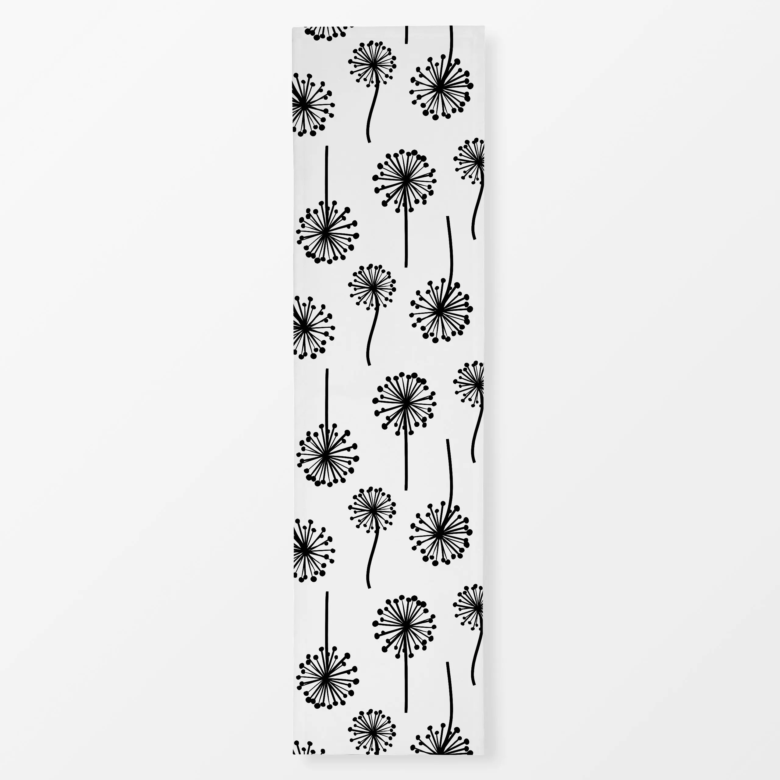 Tischläufer Pusteblume schwarz/weiß - Blumen & Florales, Symbole & Muster - von „Julia Reyelt"; Muster, Natur, schwarz, mini...