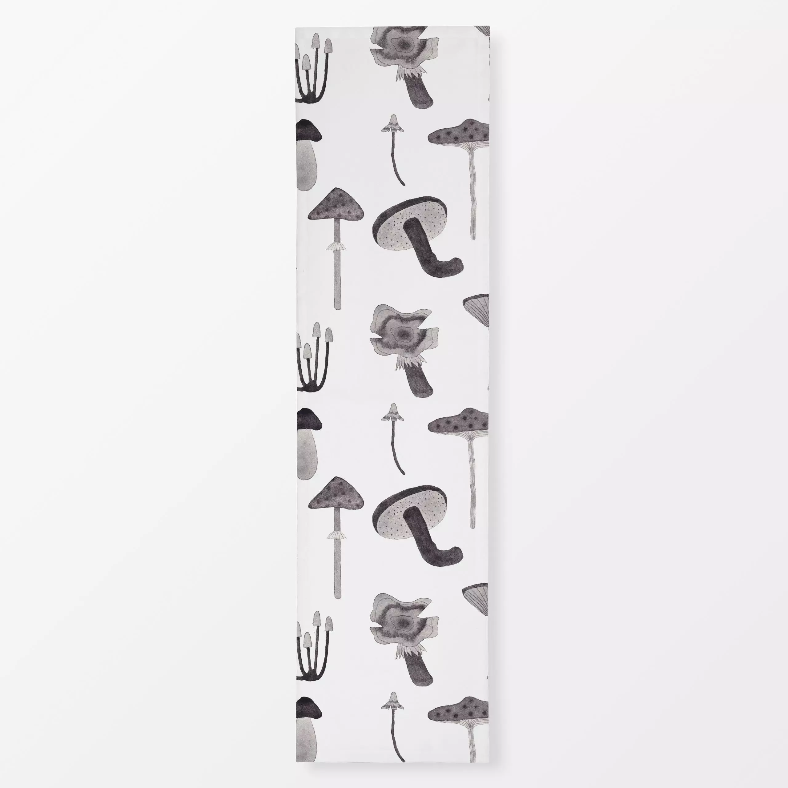 Tischläufer Pilzwald monochrom - Herbst, Pflanzen & Botanik - von „Paulina Rauh"; schwarz, Gouache, Illustration, Wald, bota...