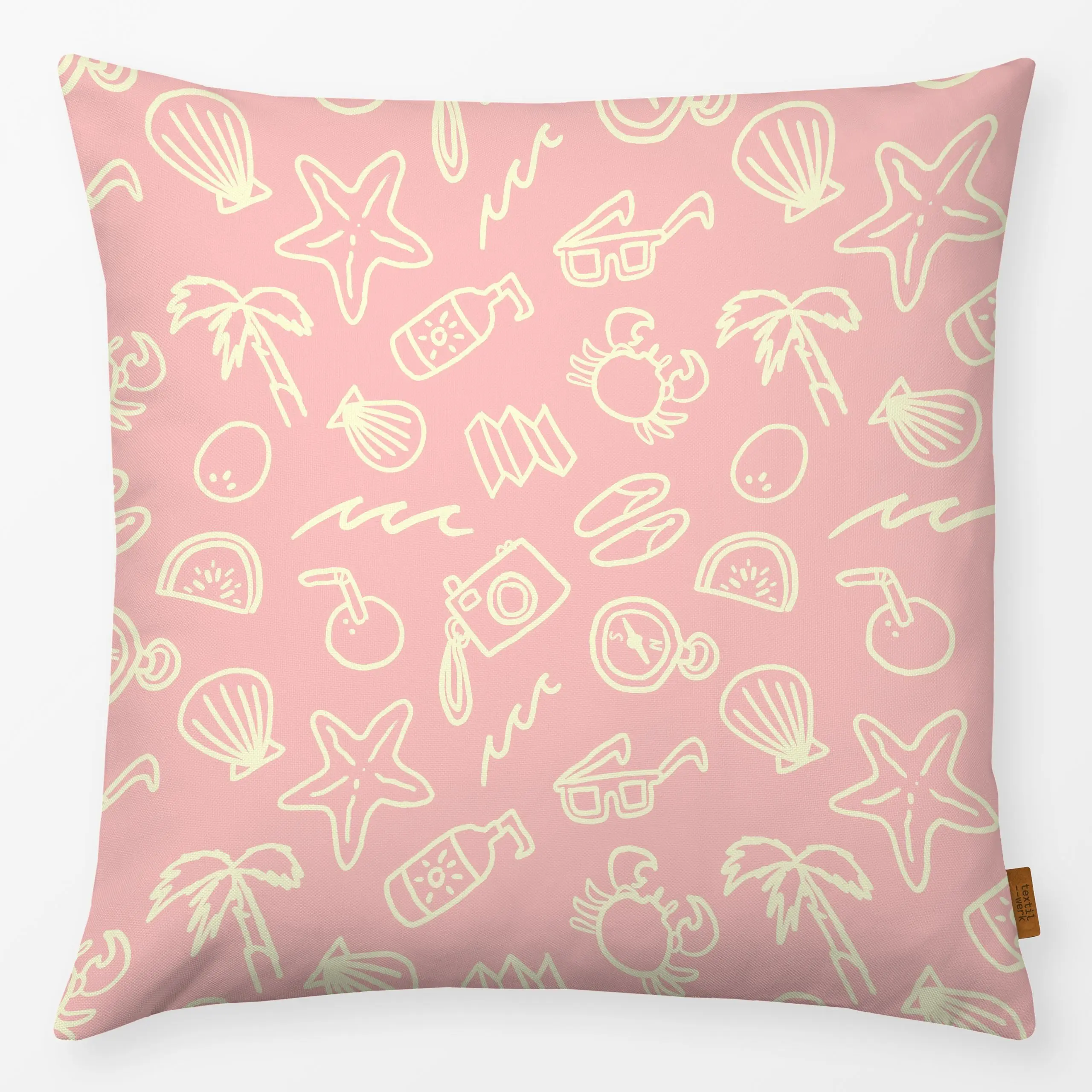 Kissen Roadtrip Essentials Rosa - Sommer, Reise - von „Janna Schipper"; rosa, Strand, Schwimmen, tropisch, Sommer, Camping, ...