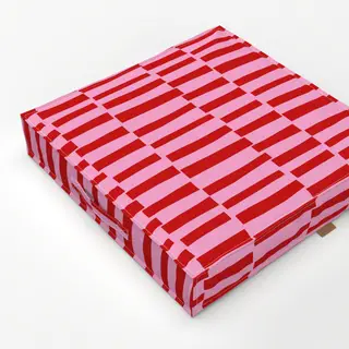 Bodenkissen Rote Streifen auf Blütenpink