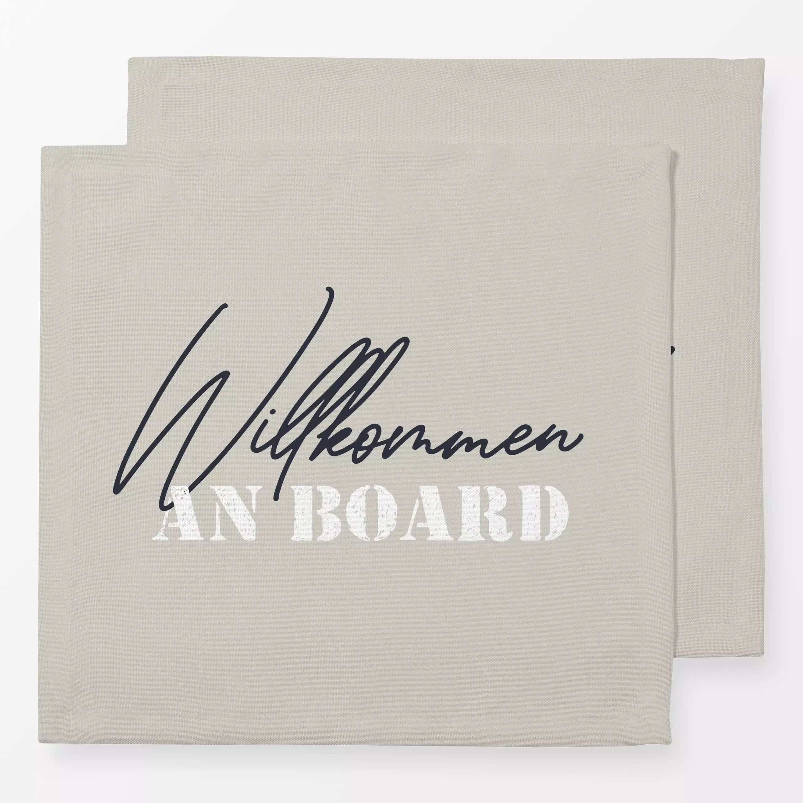 Servietten Willkommen an Board Beige - Sprüche & Schriftzüge, Anlässe - von „Katrin Graff"; Sand, maritim, Segelboot, Letter...