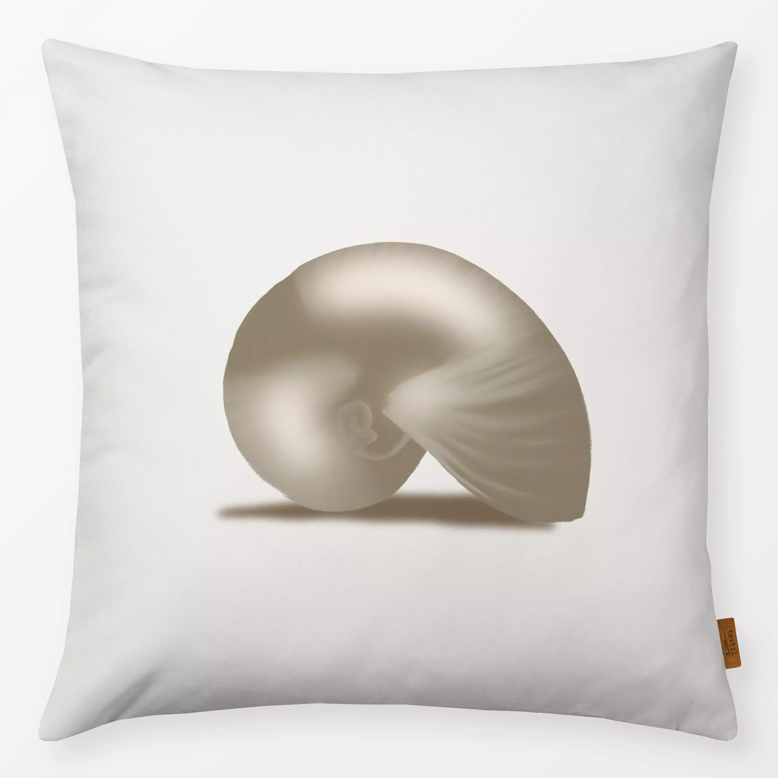 Kissen Muschel Beige - Sommer - von „Sophie Augustin Illustration"; Meer, Strand, Sommer, mediterran, Sommerlich, Muschel, S...
