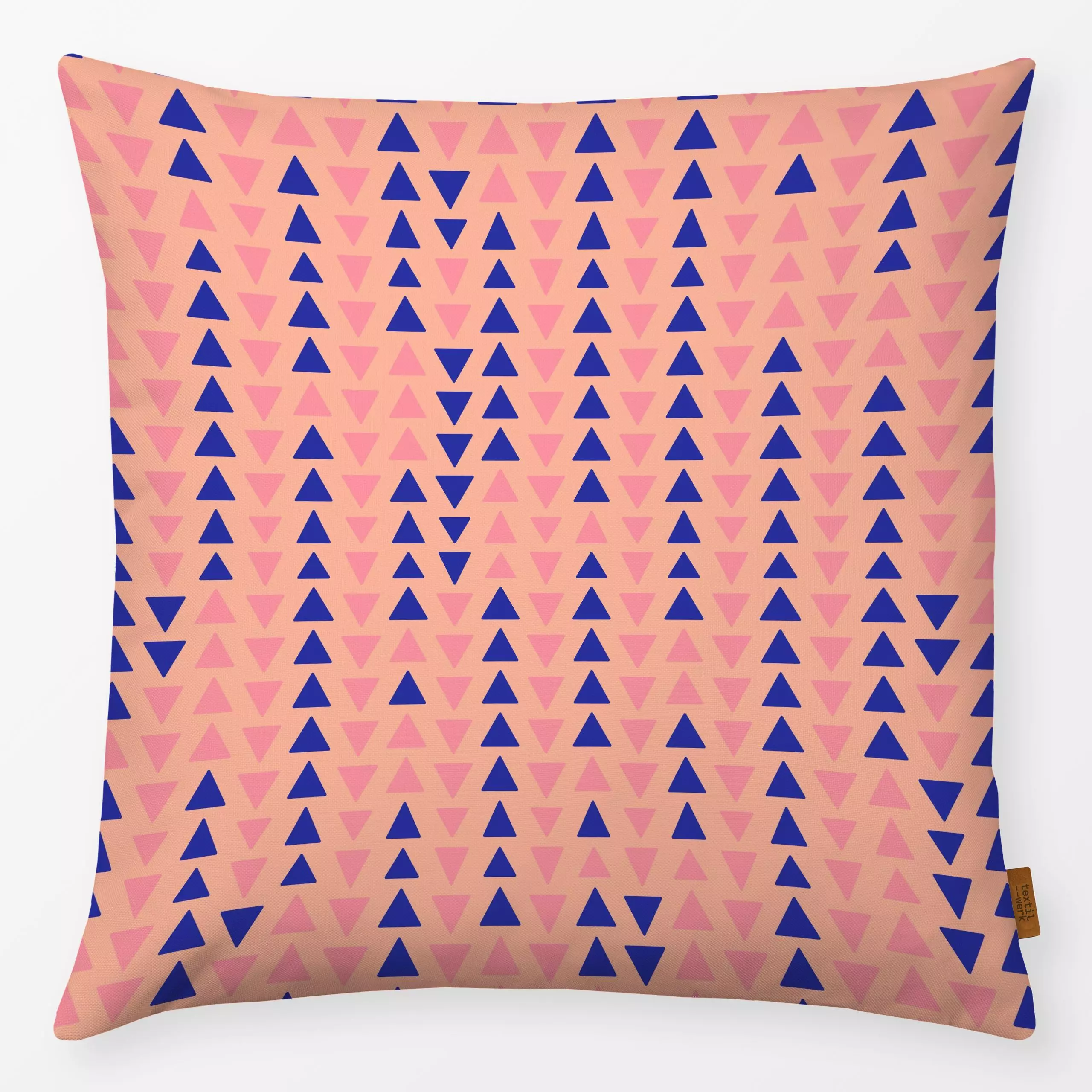 Kissen Cool Boho Arrows pink blue - Sommer, Symbole & Muster - von „Karen Menzenbach"; Muster, rosa, Sommer, grafisch, forme...