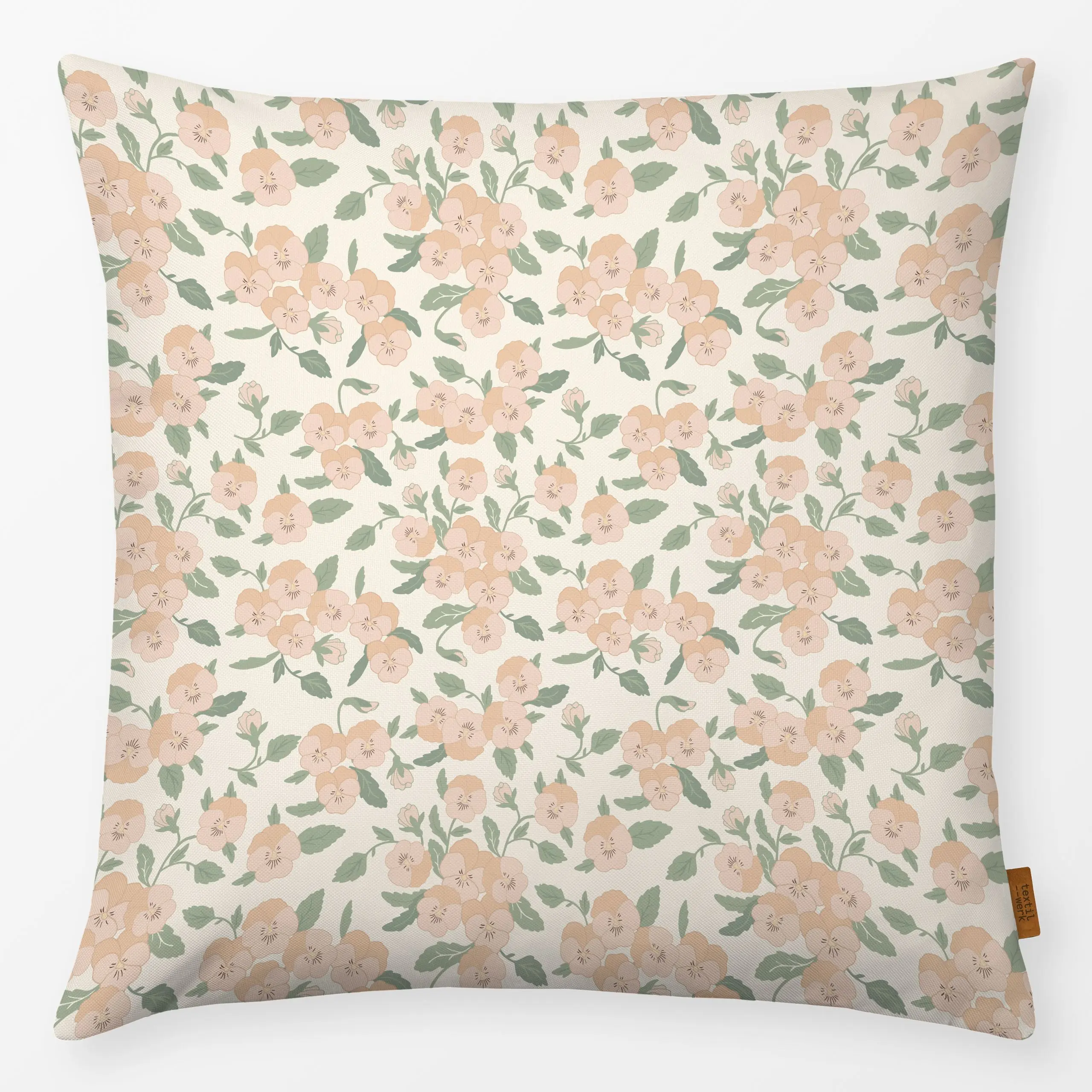 Kissen Wilde Veilchen Rosa - Blumen & Florales, Pflanzen & Botanik - von „Lena Living x tiny goods studio"; rosa, outdoor, B...