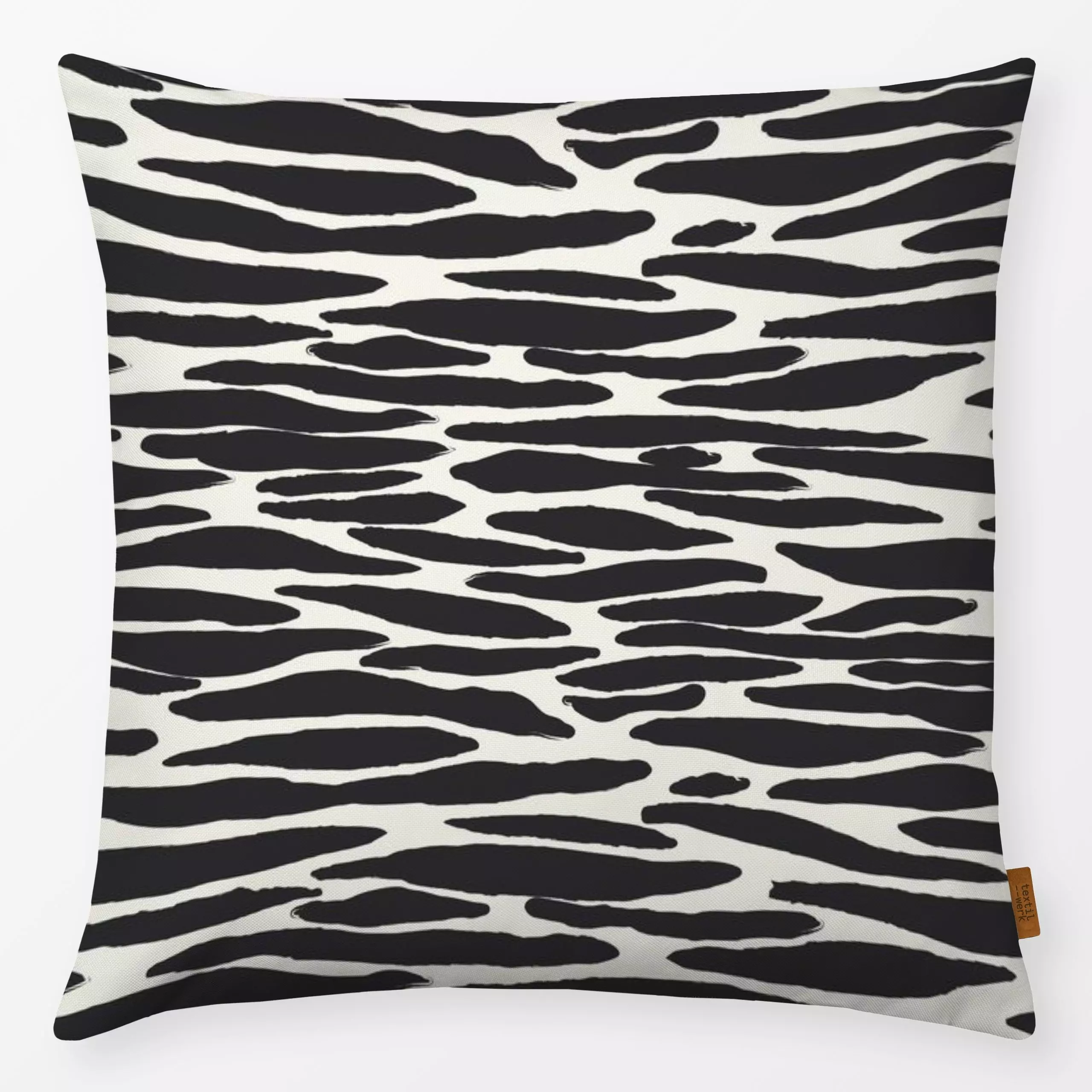 Kissen Zebramuster Black - Tiere, Symbole & Muster - von „DEINKI"; Zebra, Wildtiere, Afrika, animalprint, Zebrastreifen