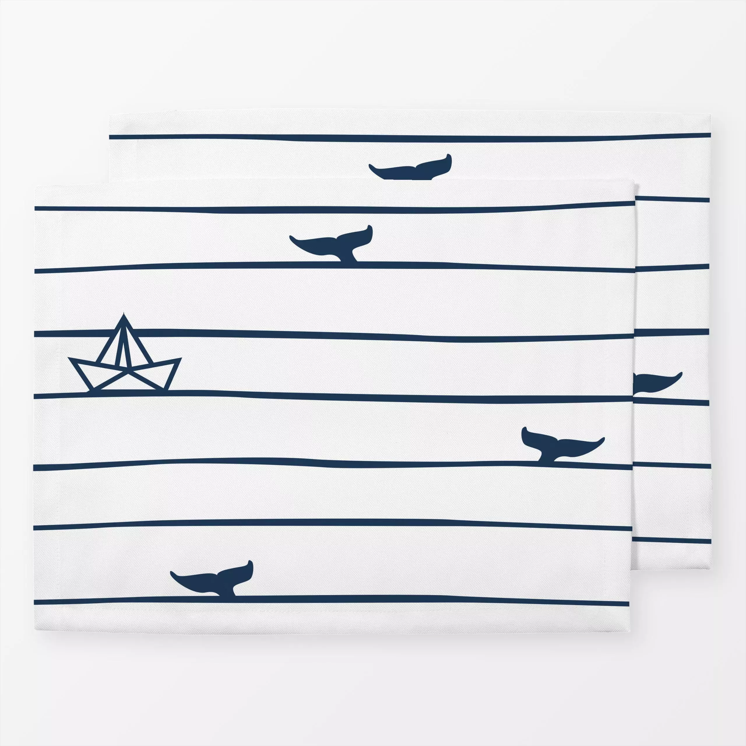 Tischset Fluke & Papierboot - Kinderzimmer & Motive für Kinder, Sommer - von „Katrin Graff"; Wasser, Streifen, Meer, Wal, Me...