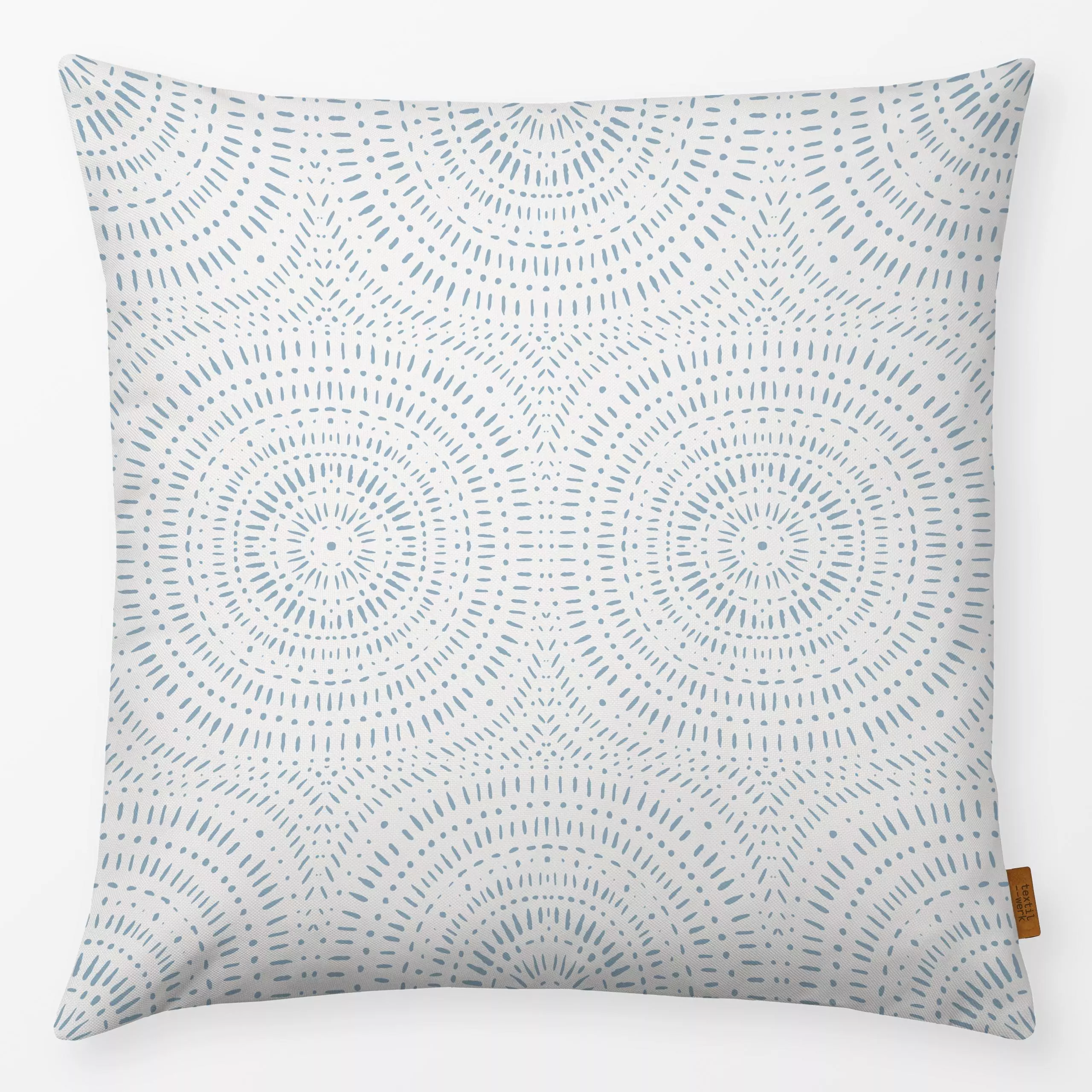 Kissen Circles Blau Grau - Symbole & Muster - von „Kathrin Woo"; Muster, Blaugrau, grau, Geometrisch, Hygge, verspielt, Krei...