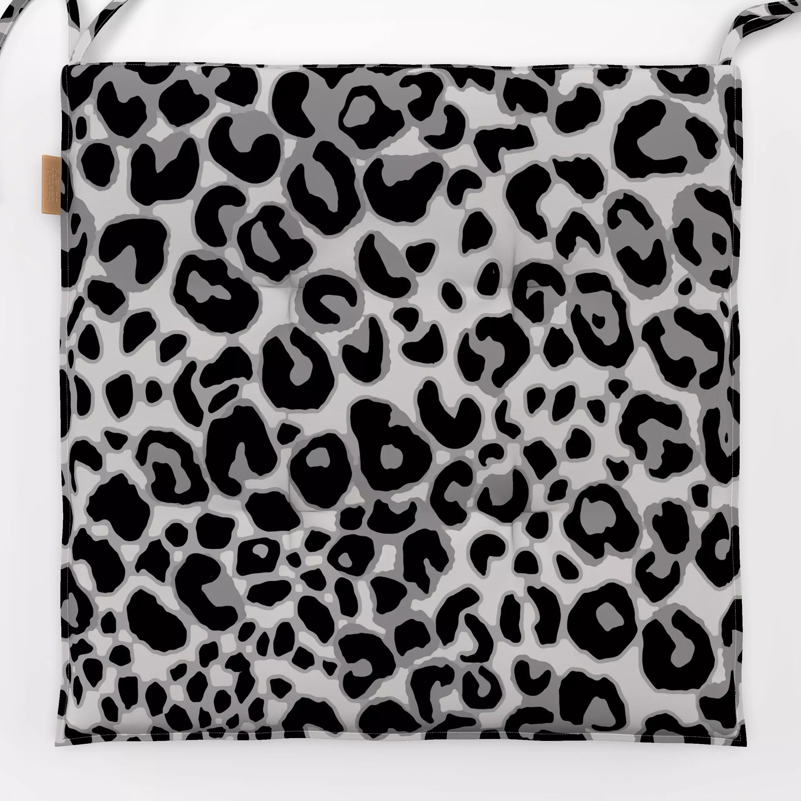 Sitzkissen Leopard Schnee - Tiere, Symbole & Muster - von „Studio Kesse"; Tiger, Wildtiere, Leopard, wildlife, wildnis, Gepa...