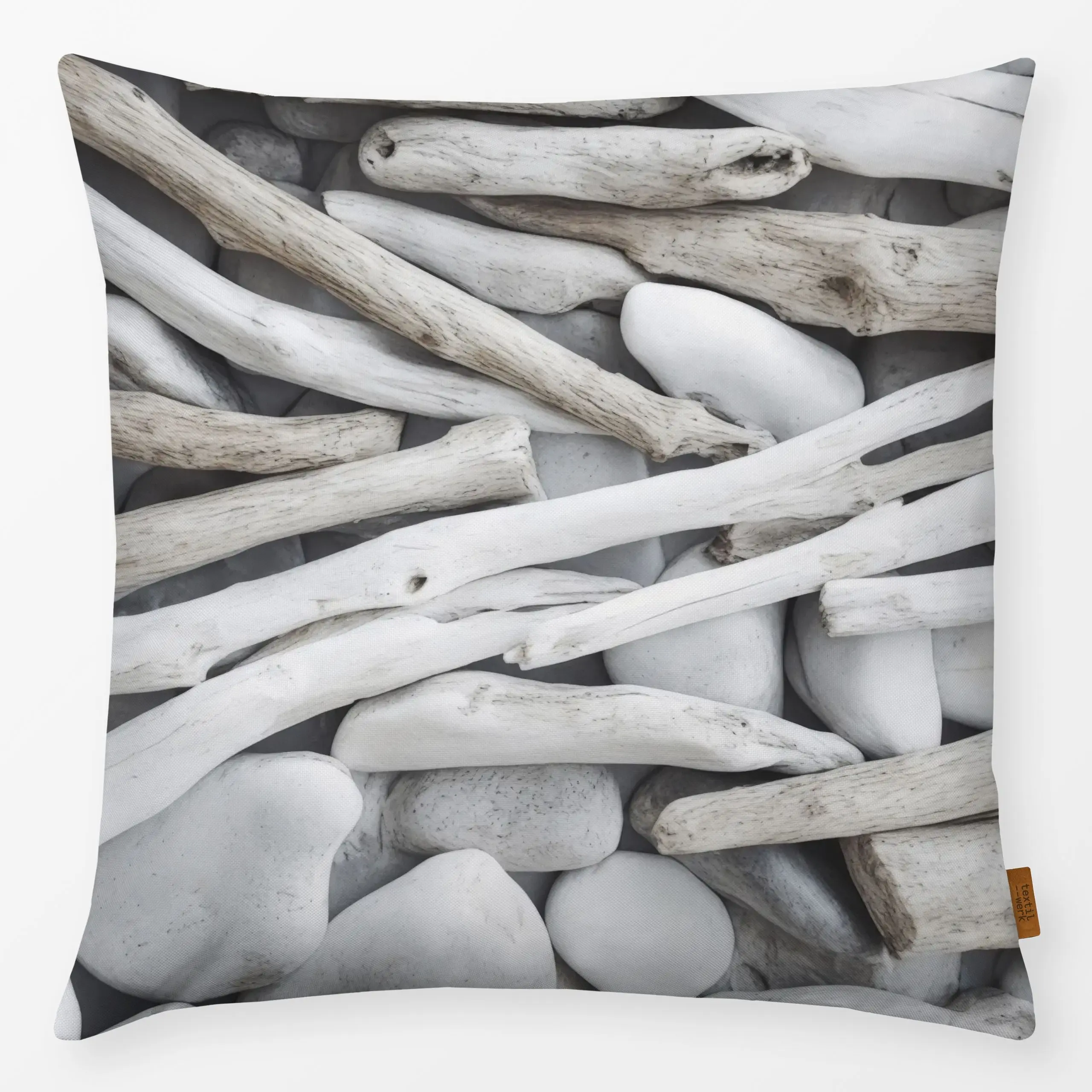 Kissen Salt And Sea Driftwood - Sommer - von „Andrea Haase"; Natur, Meer, Strand, Minimalismus, Sommer, maritim, Steine, Kie...