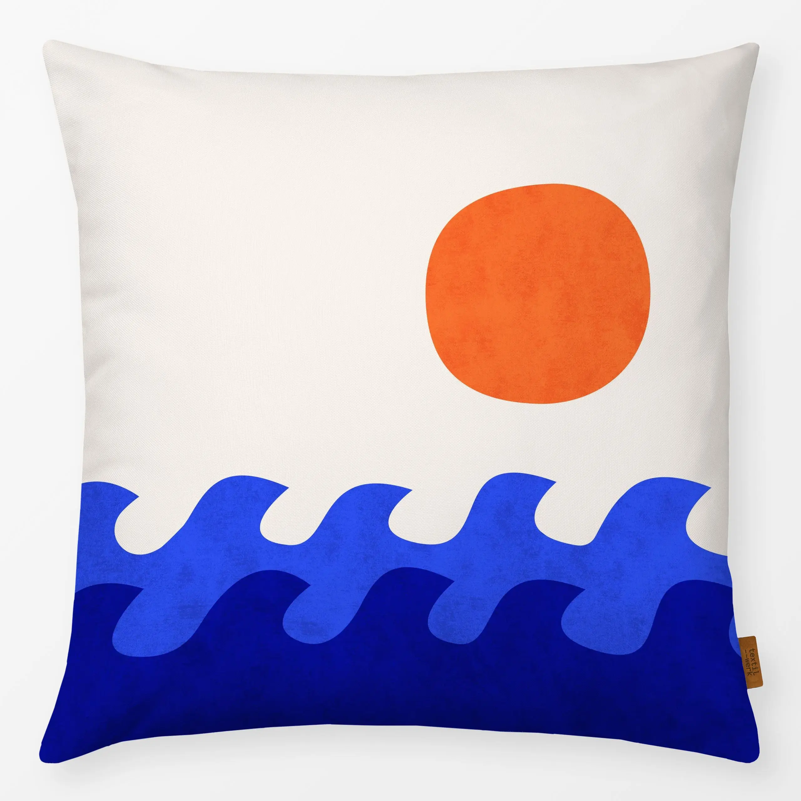 Kissen Sun and Sea - Natur & Landschaft, Sommer - von „Karen Menzenbach"; abstrakt, Meer, Strand, Sonne, Sommer, grafisch, U...