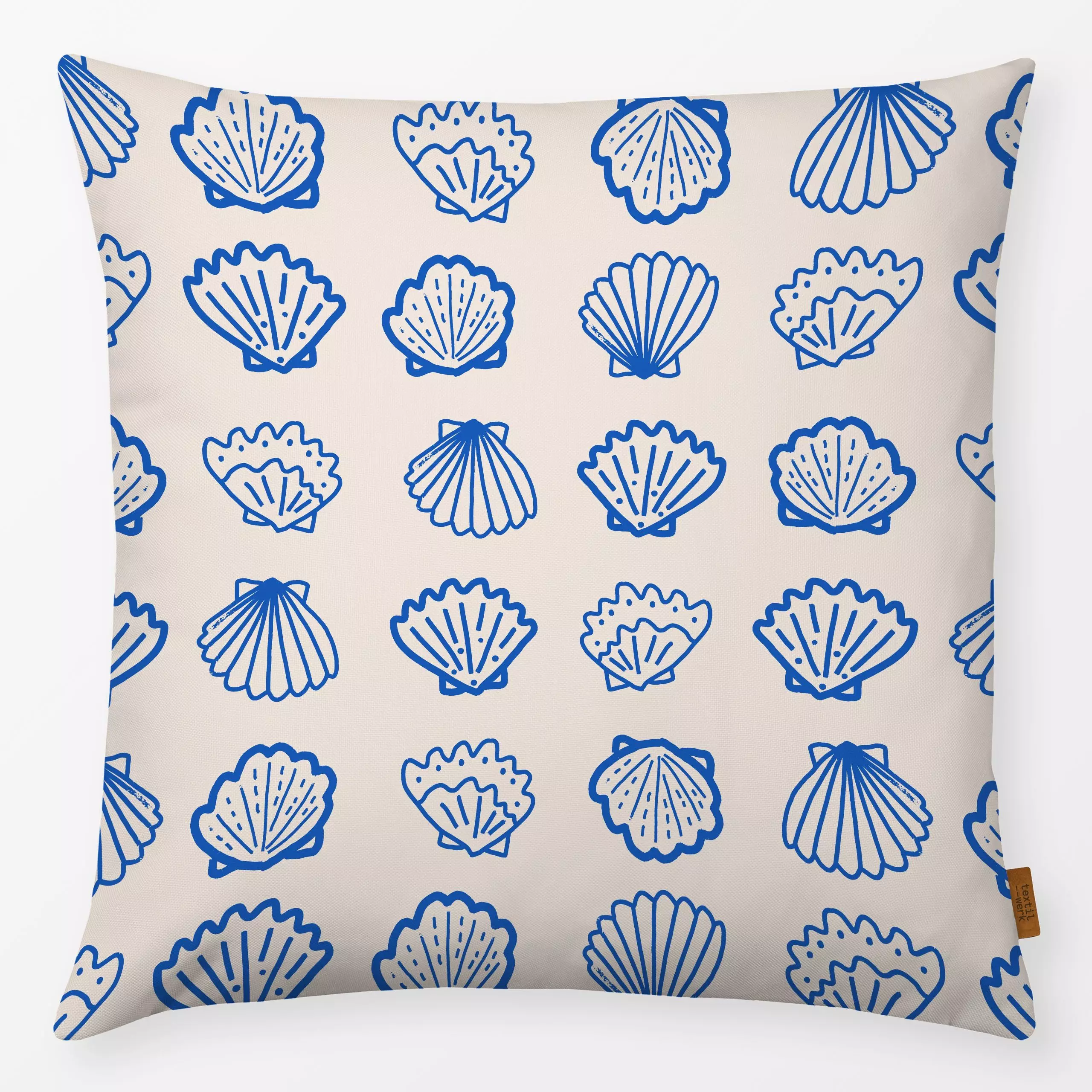 Kissen Allover Shells - Natur & Landschaft, Sommer - von „Kruth Design"; Kissen, Garten, Meer, Strand, beige, Sommer, blau, ...