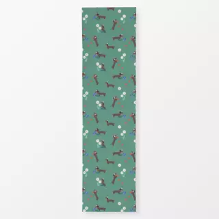 Tischläufer Dackel in der Blumenwiese grün