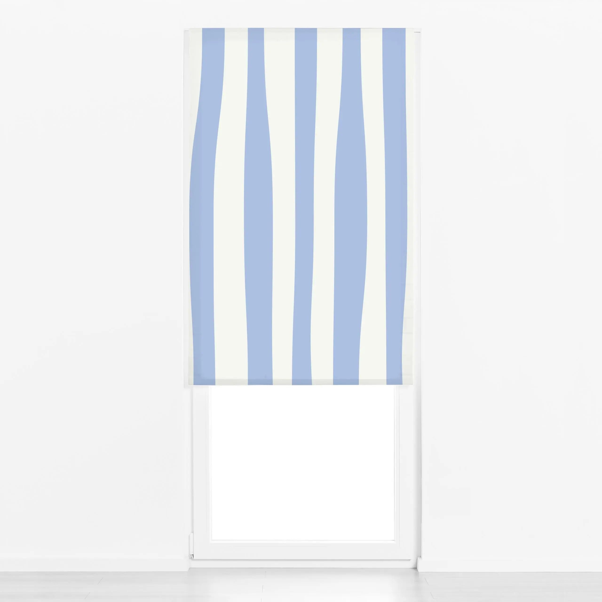 Raffrollo Santorini Streifen Hellblau - Sommer, Symbole & Muster - von „DEINKI"; Streifen, Sommer, hellblau, gestreift, vert...