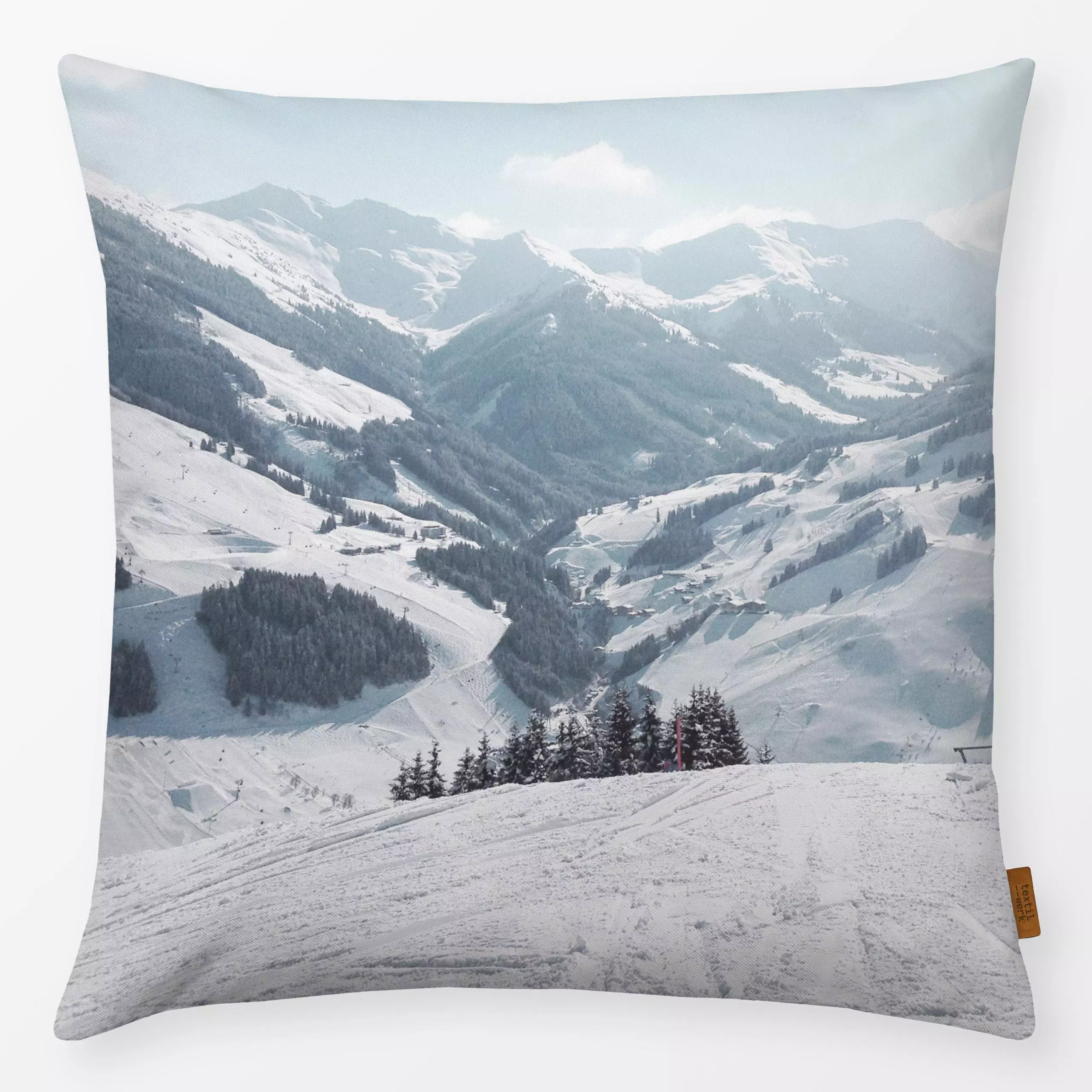 Kissen Bergblick - Natur & Landschaft, Weihnachten, Winter - von „Alisa Knöß"; Berge, Tannenbaum, Ski, Weihnachten, Winter, ...