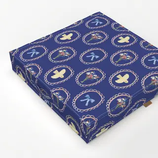 Bodenkissen Midsummer Blumen Schleife blau