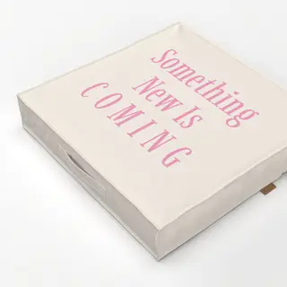 Bodenkissen Something New Is COMING