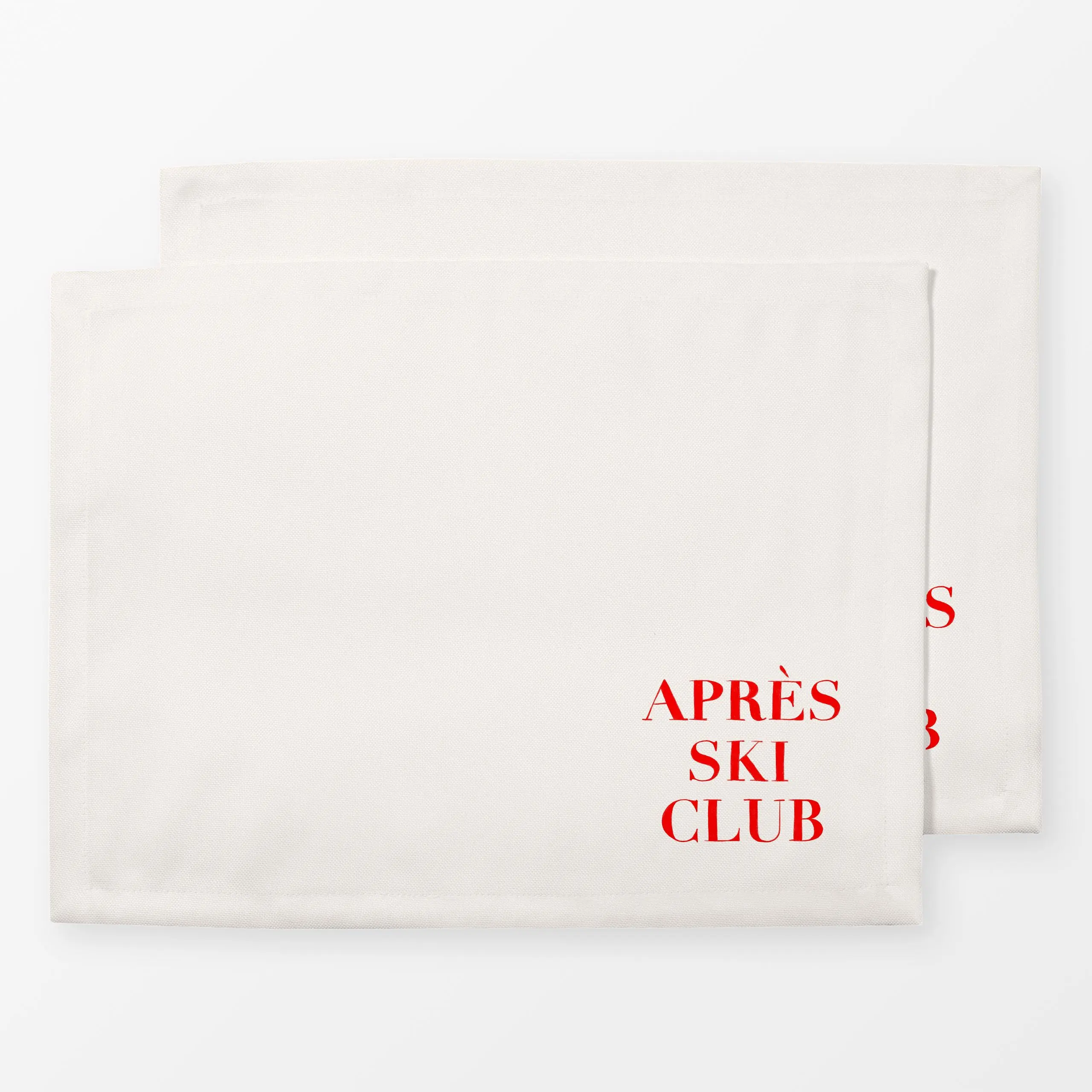 Tischset Aprés Ski Club Rot Beige - Sprüche & Schriftzüge, Winter - von „Sophie Augustin Illustration"; Ski, Winter, typogra...