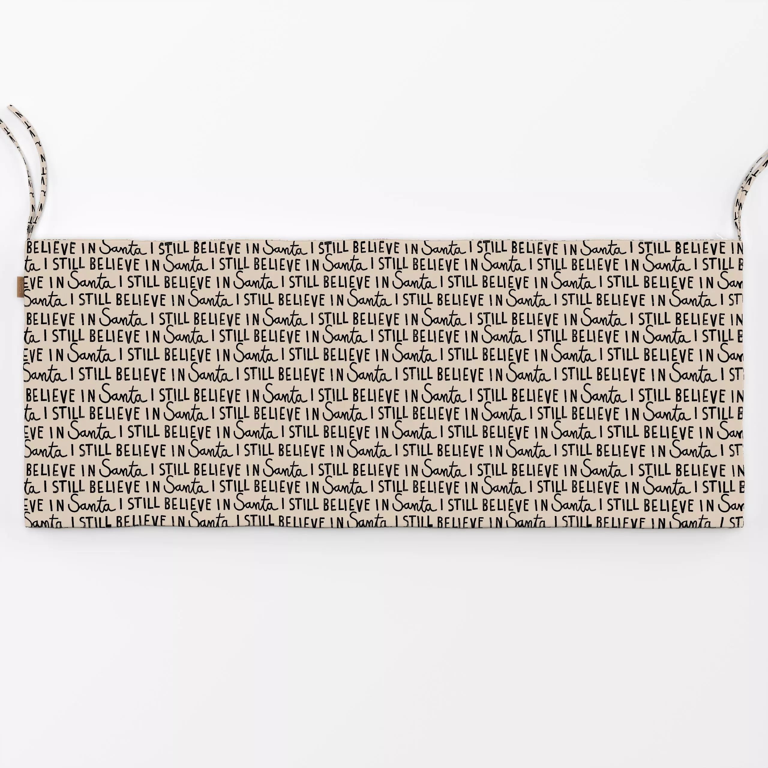 Bankauflage I Still Believe in Santa beige - Sprüche & Schriftzüge, Weihnachten - von „Studio Kesse"; Merry Christmas, Weihn...