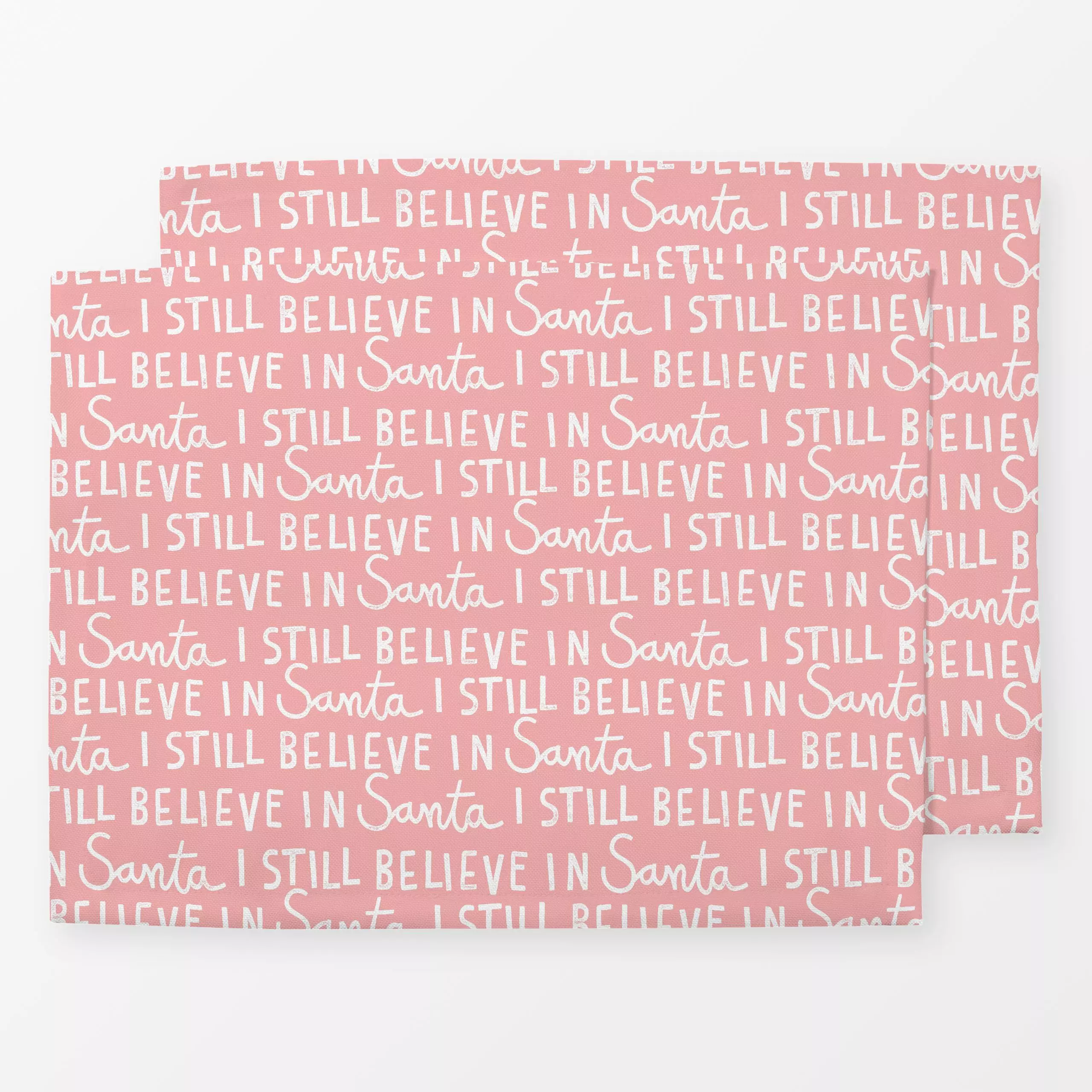 Tischset I Still Believe in Santa rosa - Sprüche & Schriftzüge, Weihnachten, Winter - von „Studio Kesse"; Merry Christmas, W...