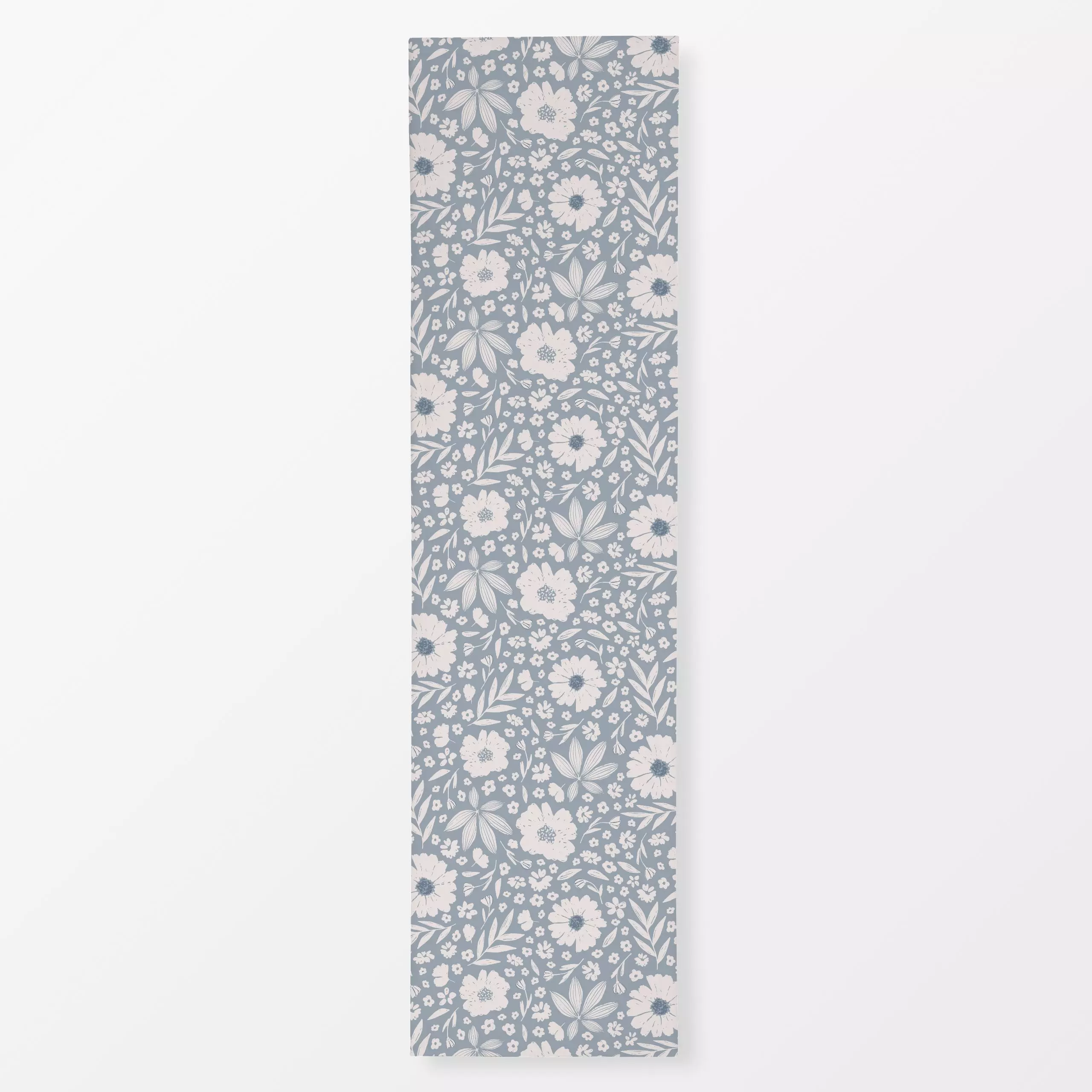 Tischläufer Olivia Blumen naturals blau - Blumen & Florales, Symbole & Muster - von „Kathrin Woo"; Muster, Blaugrau, Hygge, ...