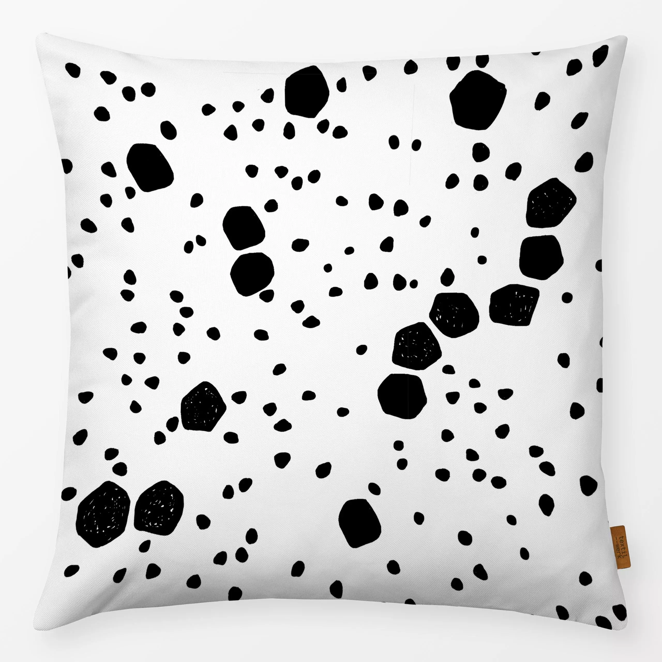Kissen Small Big Dots - Symbole & Muster - von „Studio Kesse"; boho, schwarz, minimal, Punkte, Dots, Nordic, gepunktet, Tupf...