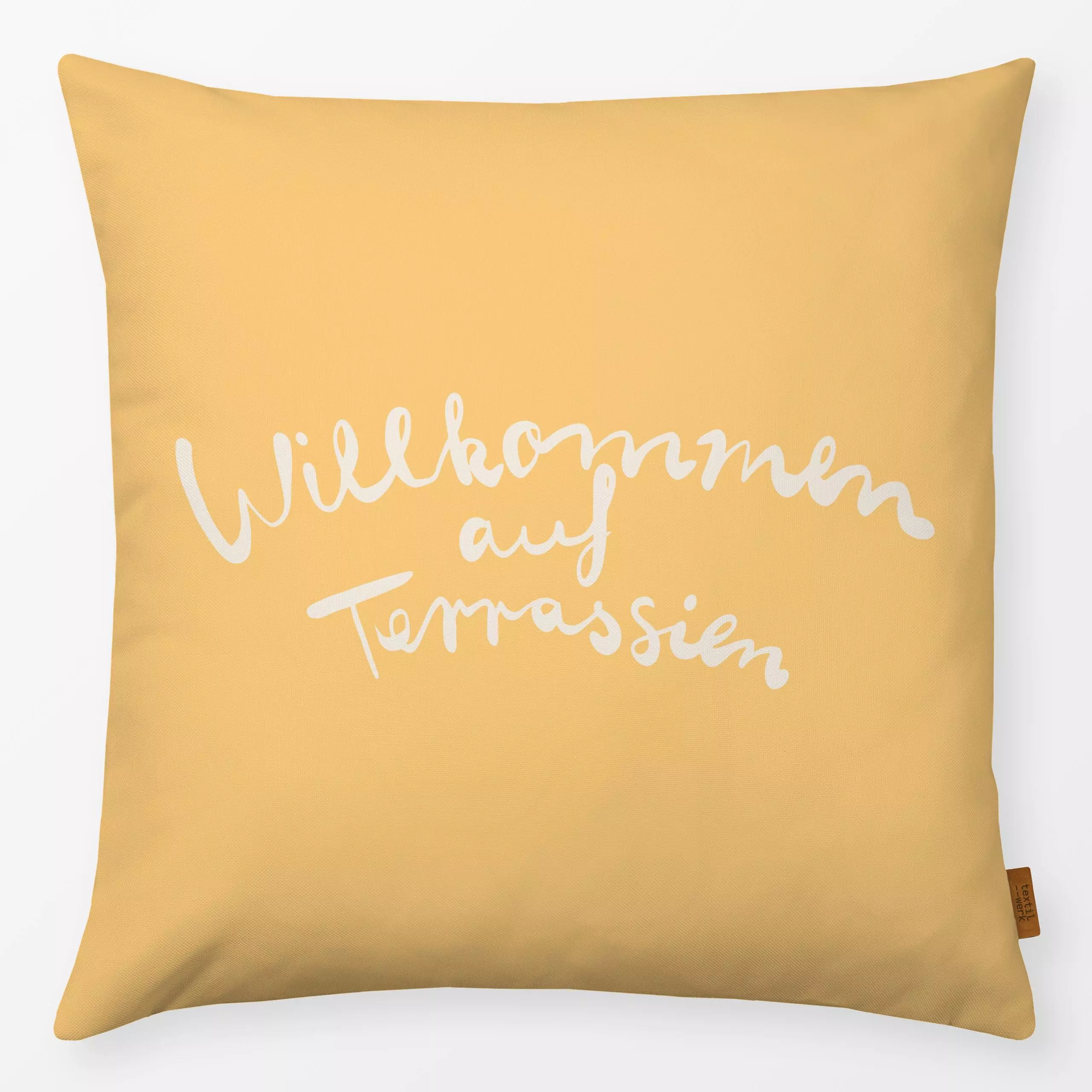 Kissen Willkommen auf Terrassien - Sprüche & Schriftzüge - von „Studio Kesse"; Garten, Sonne, Sommer, Urlaub, Lettering, Gar...