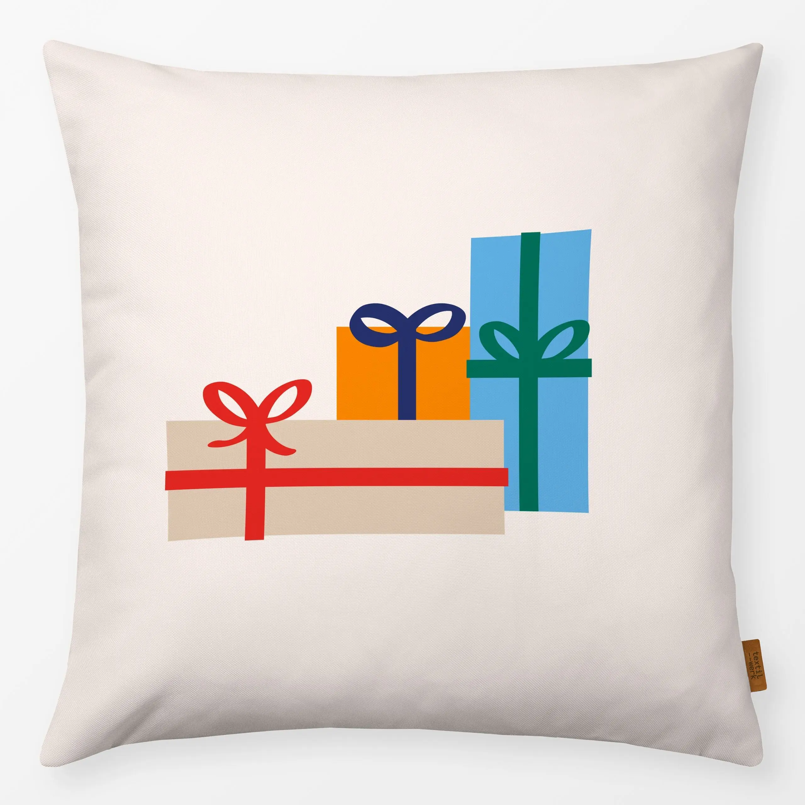 Kissen TinyGift Vanilla - Weihnachten, Anlässe - von „Jana Driver"; Weihnachten, beige, bunt, christmas, janadriver, present...