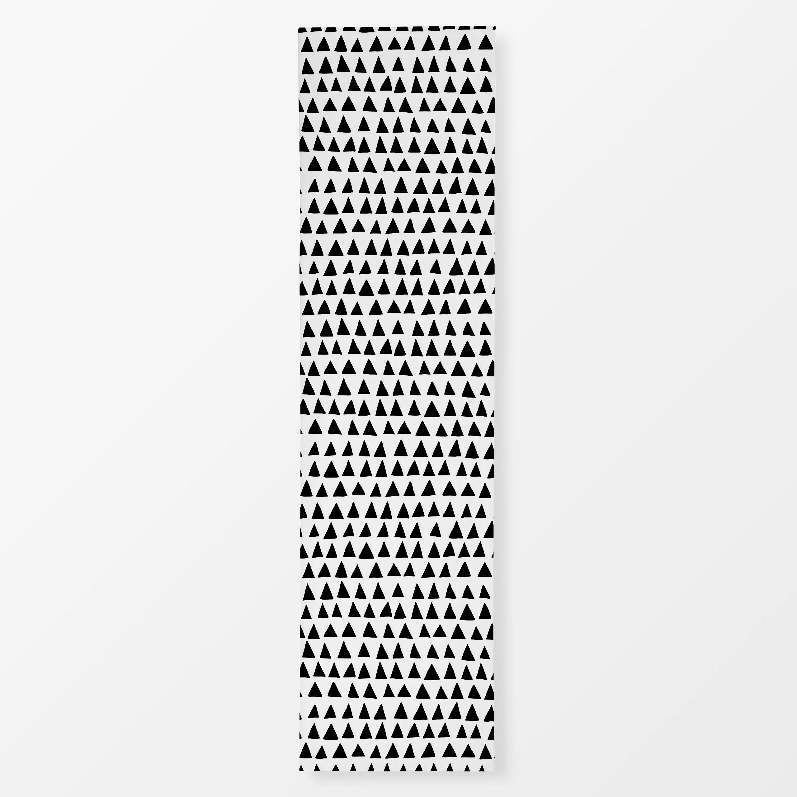Tischläufer Triangles Dreiecke SW - Symbole & Muster - von „Kathrin Woo"; Muster, minimal, Geometrisch, Hygge, modern, forme...