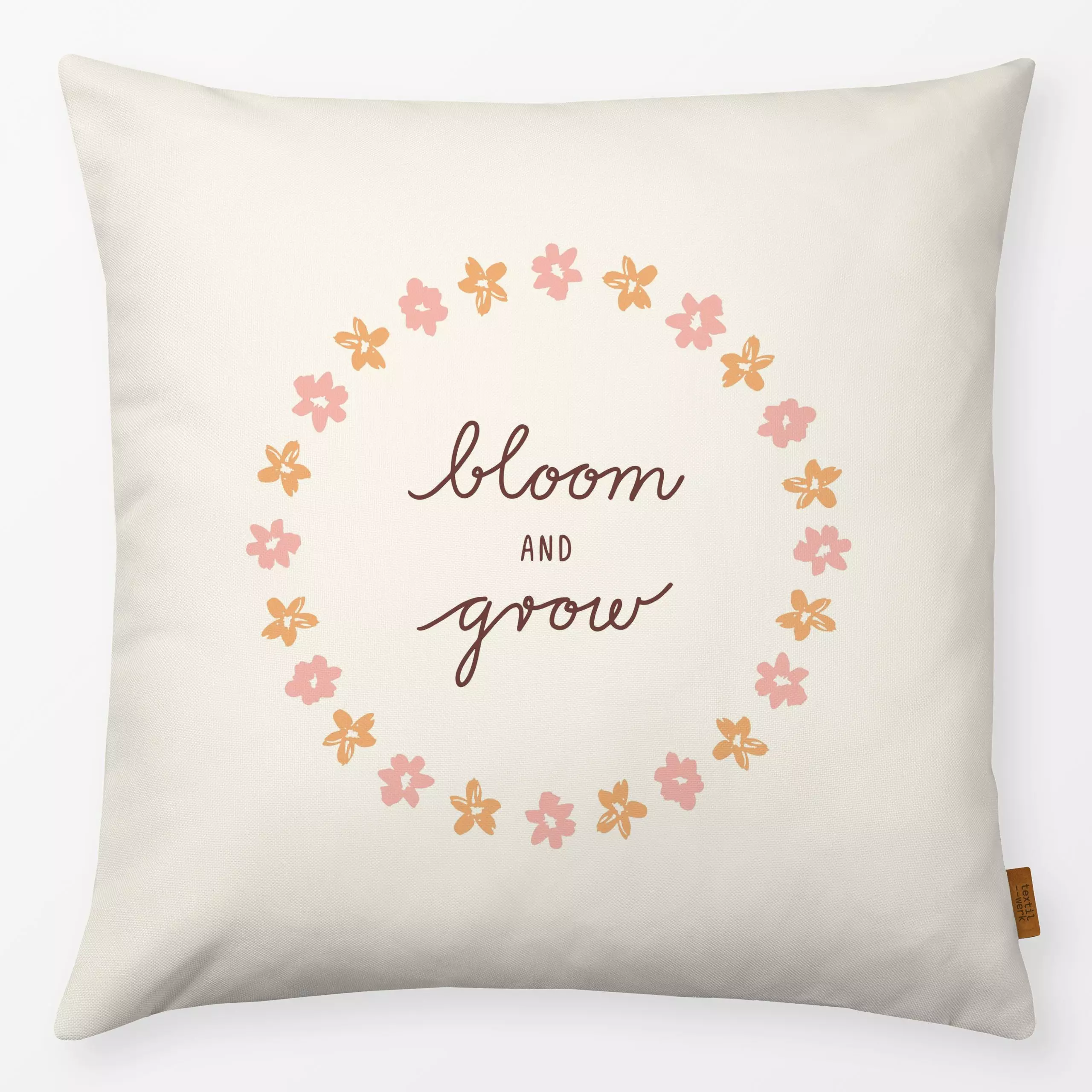 Kissen Spruch Bloom & Grow rosa gelb - Blumen & Florales, Frühling, Sprüche & Schriftzüge - von „Kathrin Woo"; verspielt, ty...
