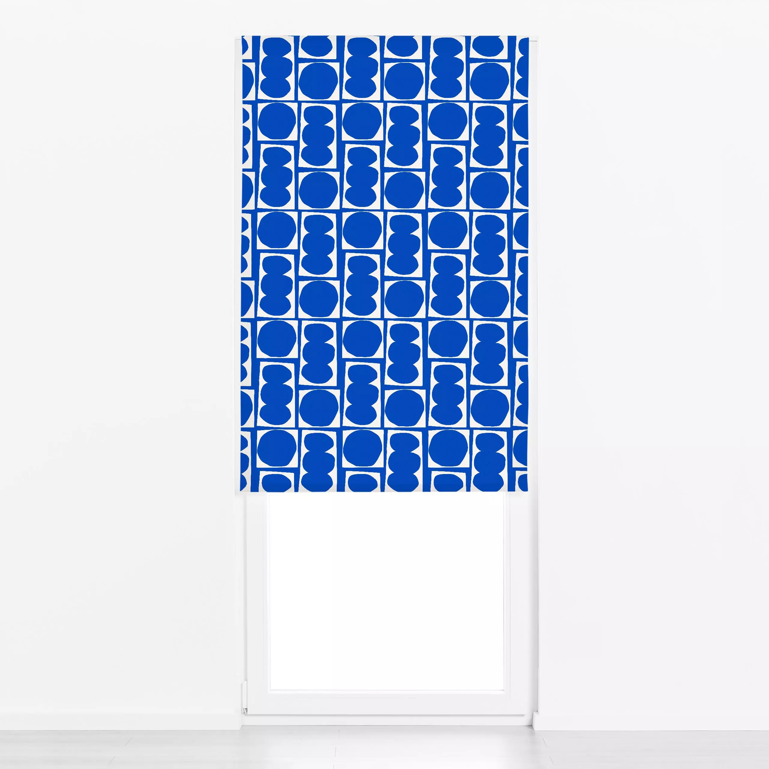 Raffrollo Happy Blue Scrabs - Symbole & Muster - von „Lisa Jasmin Bauer"; modern, Shapes, farbenfroh, cutouts, bold, paperart
