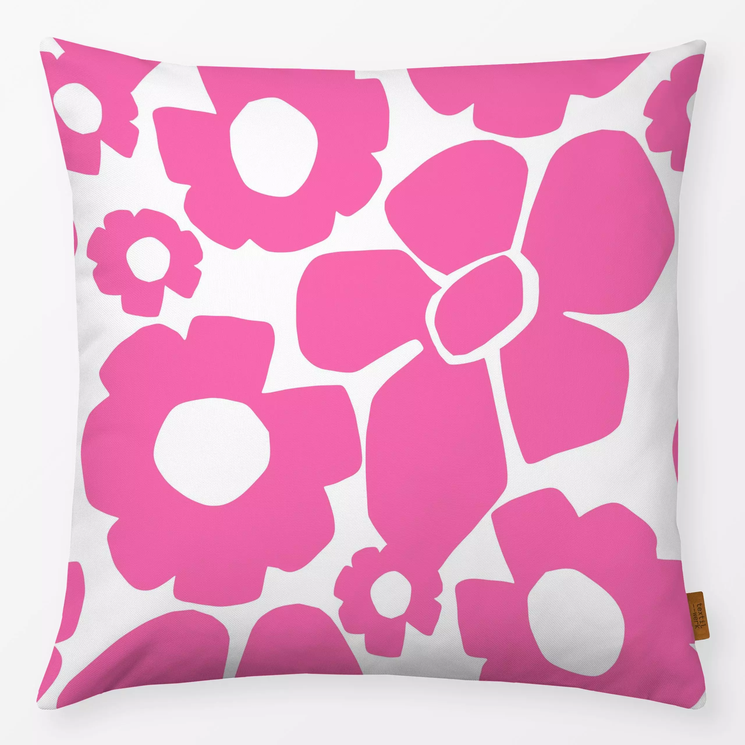 Kissen Weiße Blumenwiese - Blumen & Florales, Symbole & Muster - von „Lisa Jasmin Bauer"; Blumen, Sommerblumen, pink, cutout...