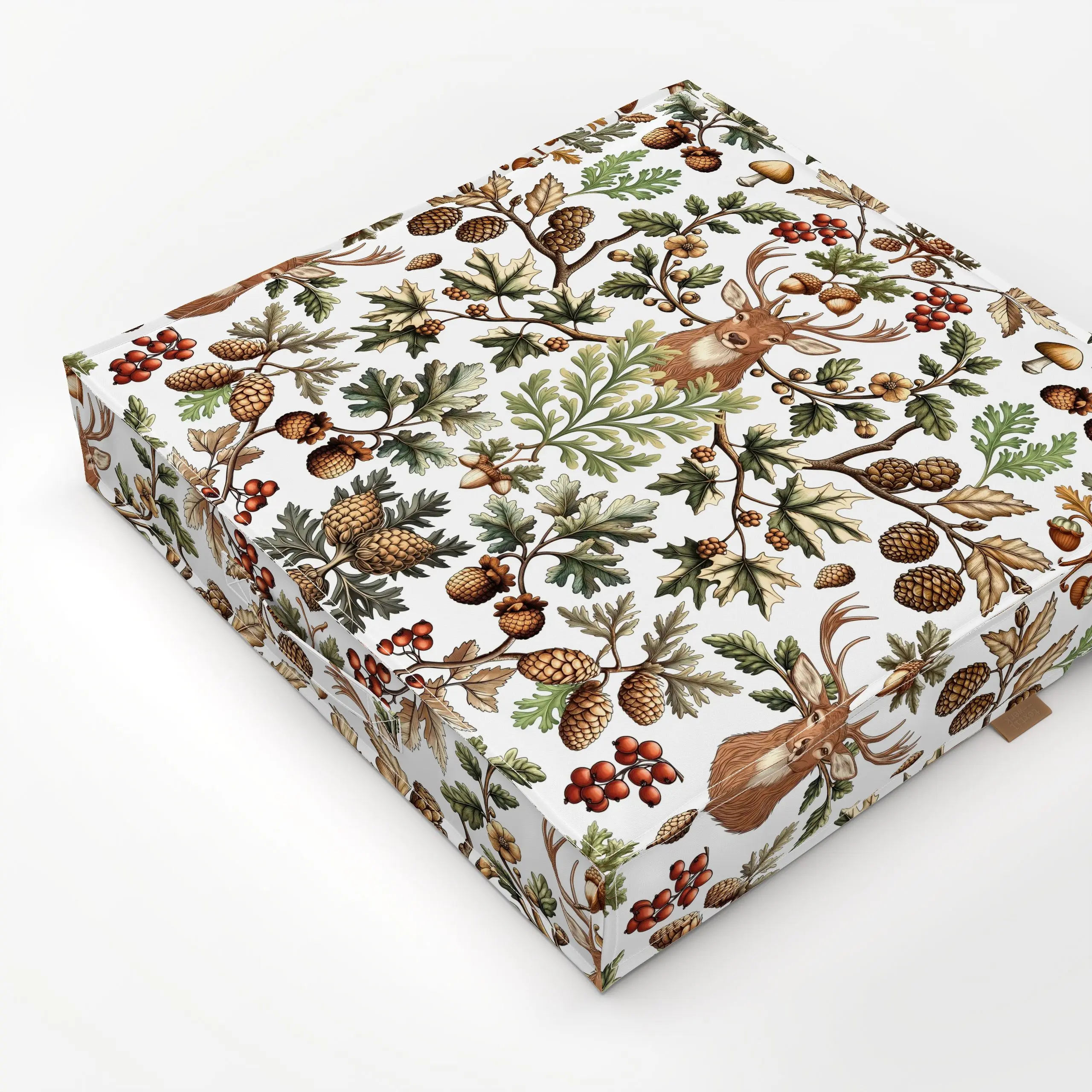 Bodenkissen Woodland Wildlife White - Herbst, Natur & Landschaft, Pflanzen & Botanik - von „Andrea Haase"; Beeren, Wald, Tan...