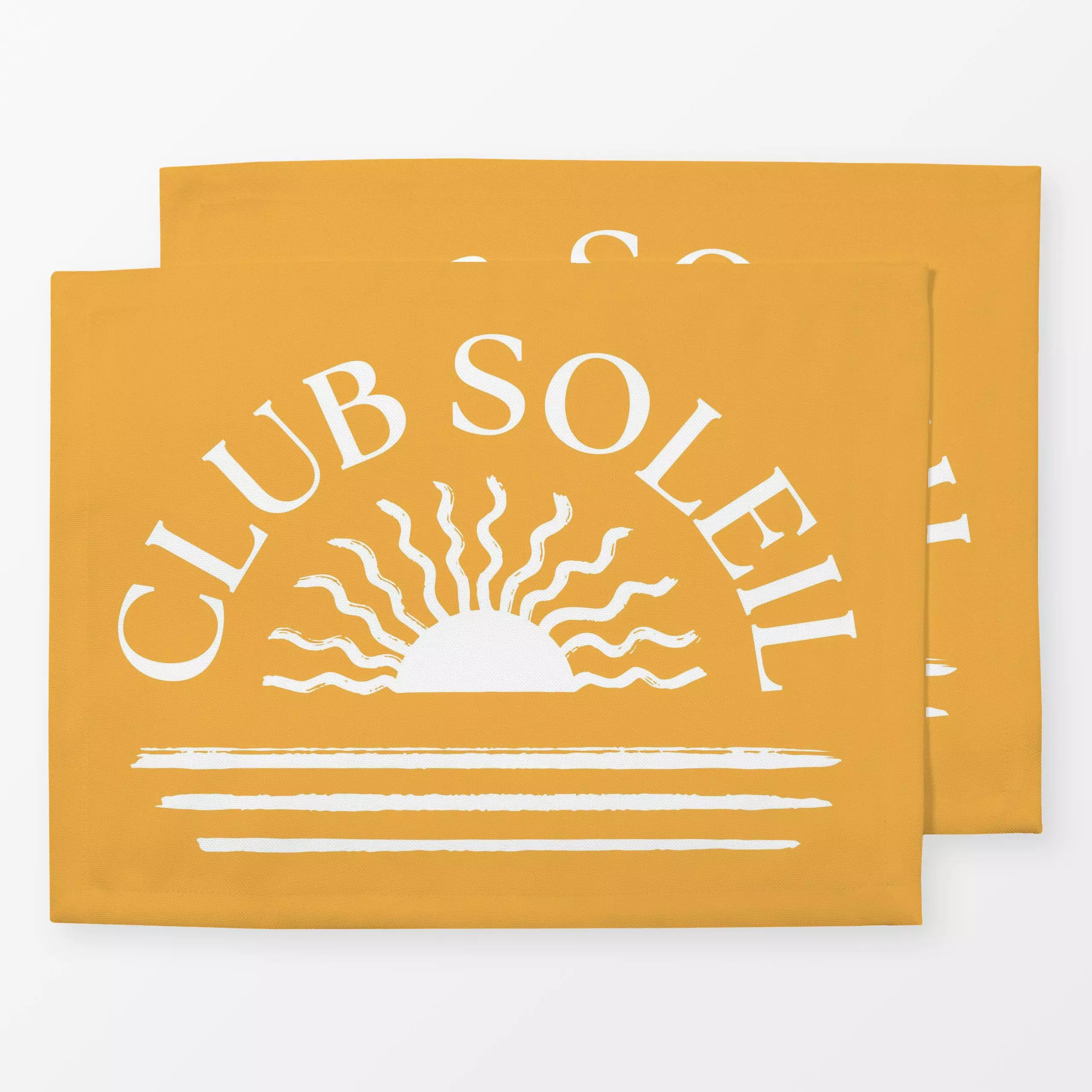 Tischset Club Soleil - Sommer, Sprüche & Schriftzüge - von „Barlena"; Sonnenaufgang, Strand, Sonne, Sommer, Urlaub, typograf...