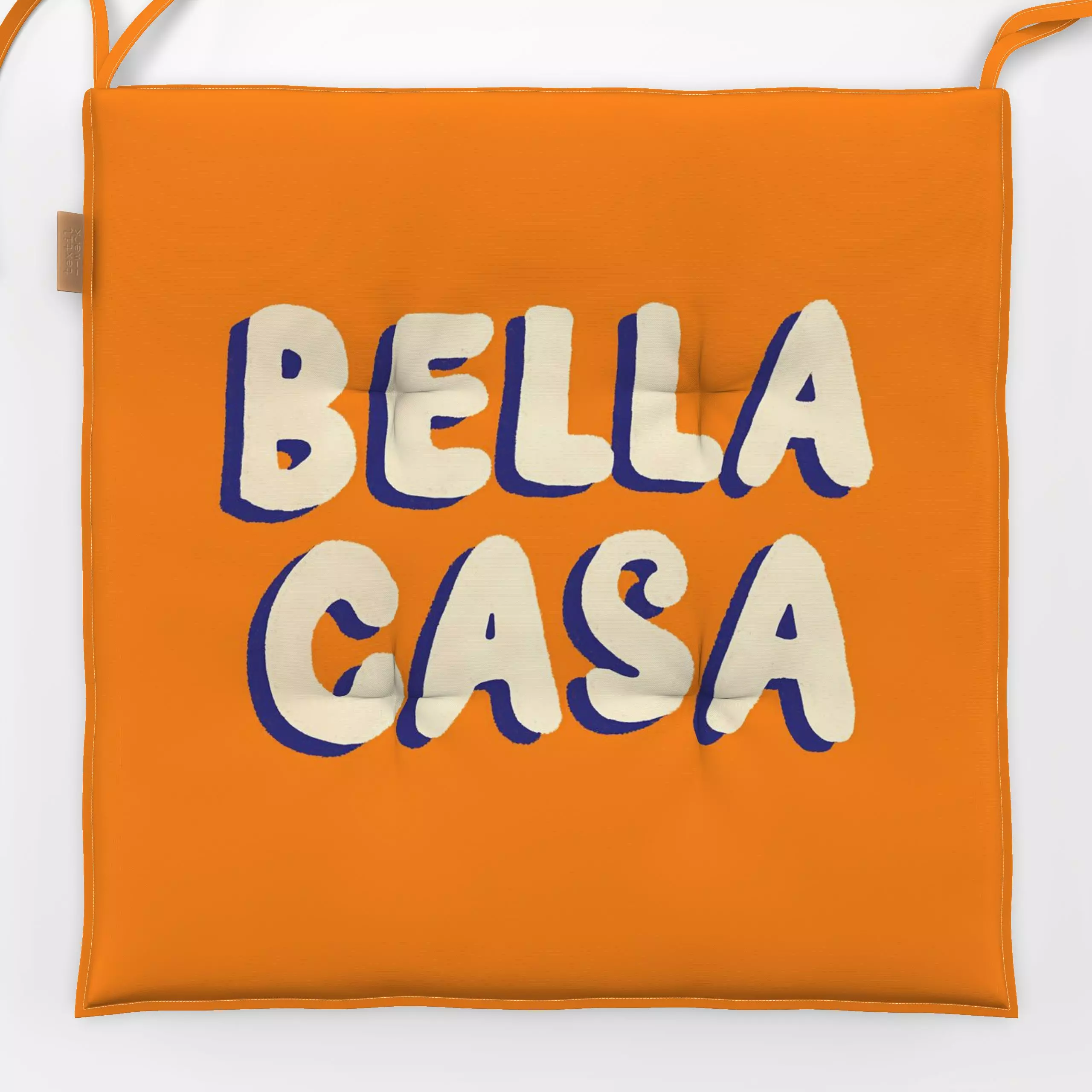 Sitzkissen Bella Casa orange - Sprüche & Schriftzüge - von „Studio Dolci"; Orange, Home, Italien, Fruehling, Typographie, zu...