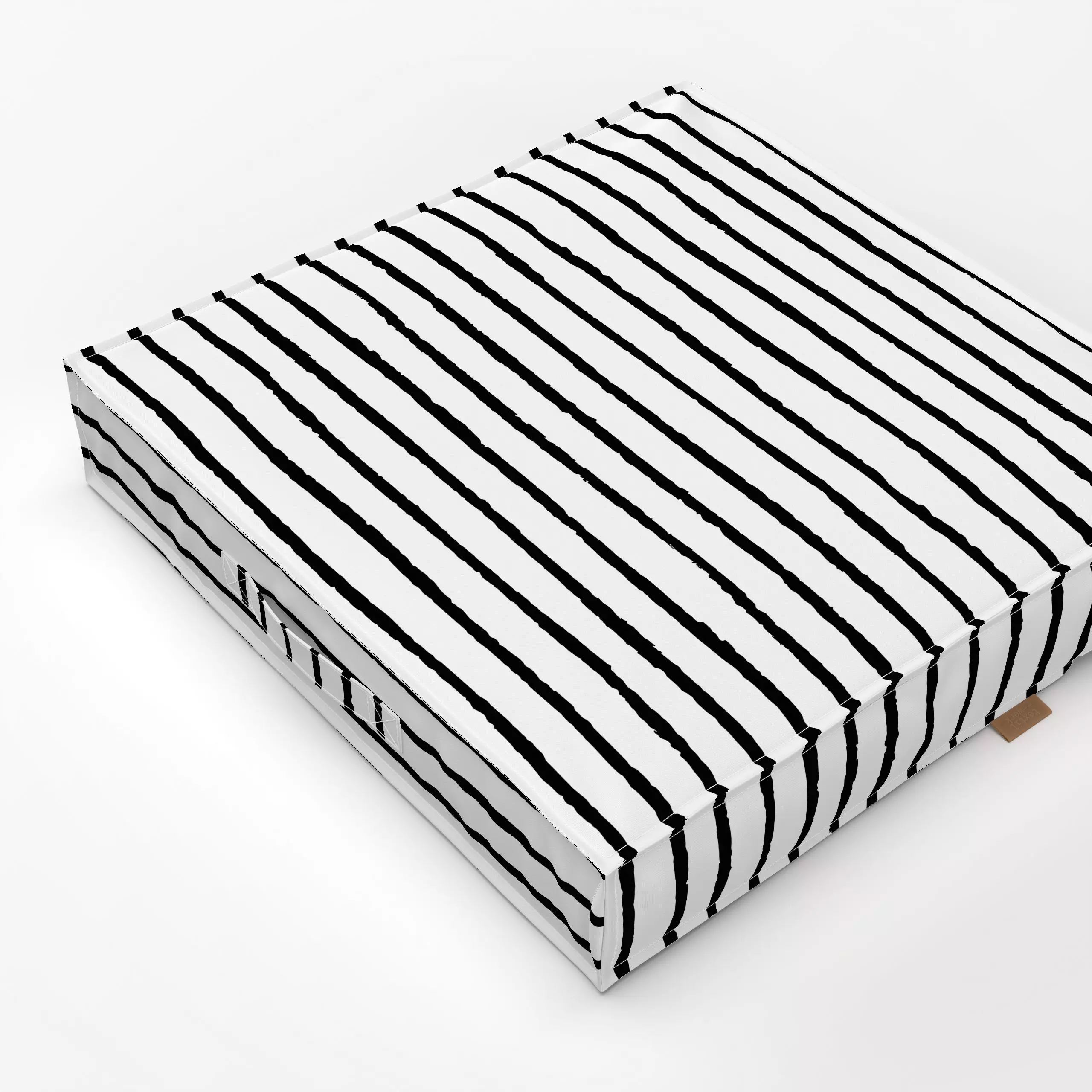 Bodenkissen Stripes Streifen schwarzweiss - Symbole & Muster - von „Kathrin Woo"; Muster, schwarz, minimal, abstrakt, Streif...