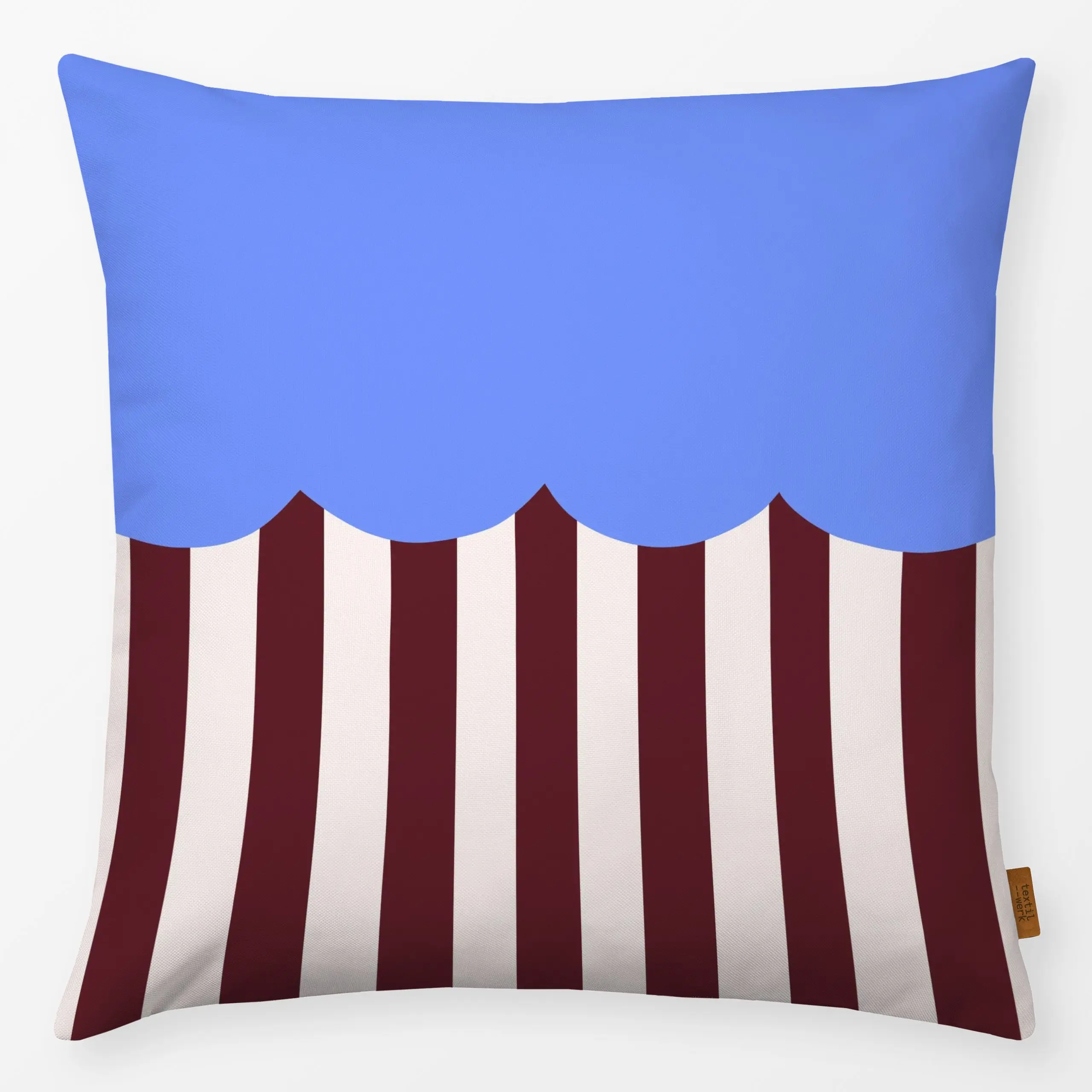 Kissen Bogenkante mit Streifen - Symbole & Muster - von „Maren Gross "; Streifen, trend, geschenkidee, bordeaux, weinrot, Wo...